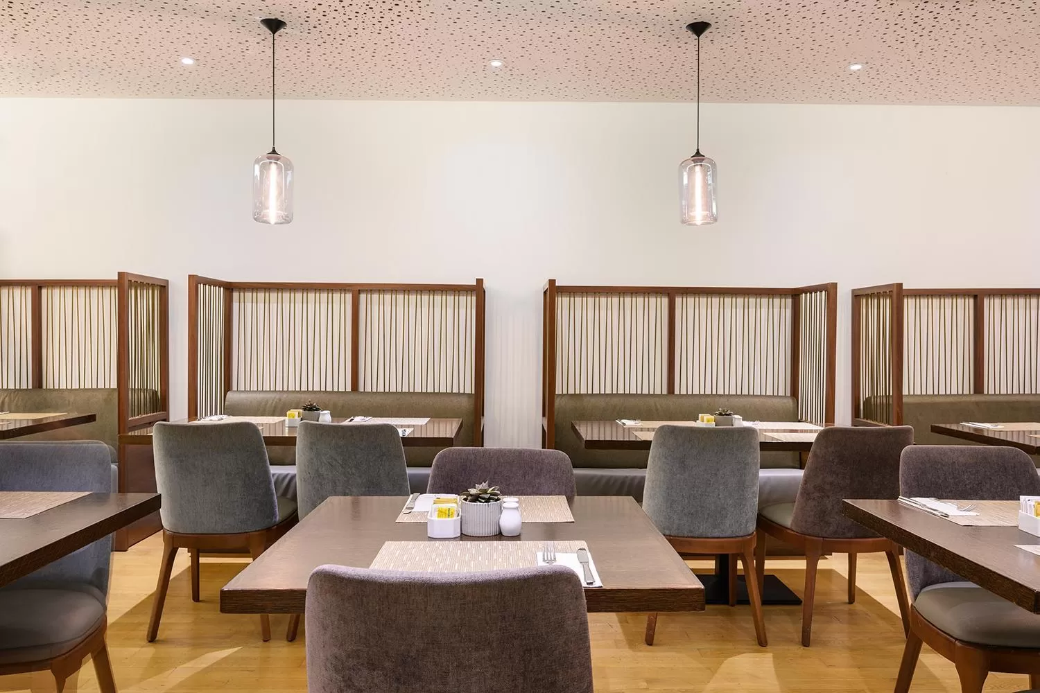 Restaurant/places to eat in Sea Tower by Isrotel Design