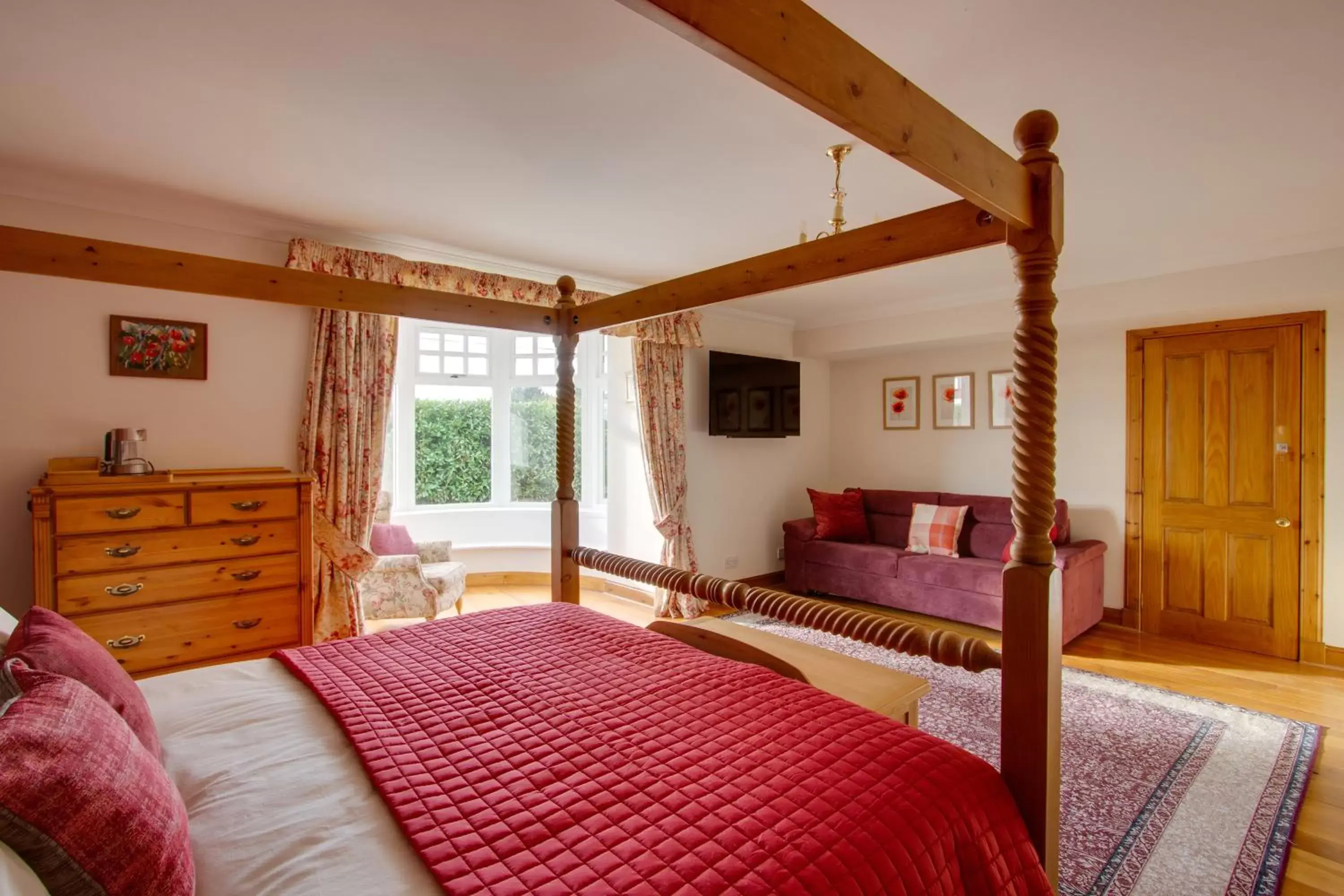 Property building, Bed in Home Farm B&B - Poppy Room