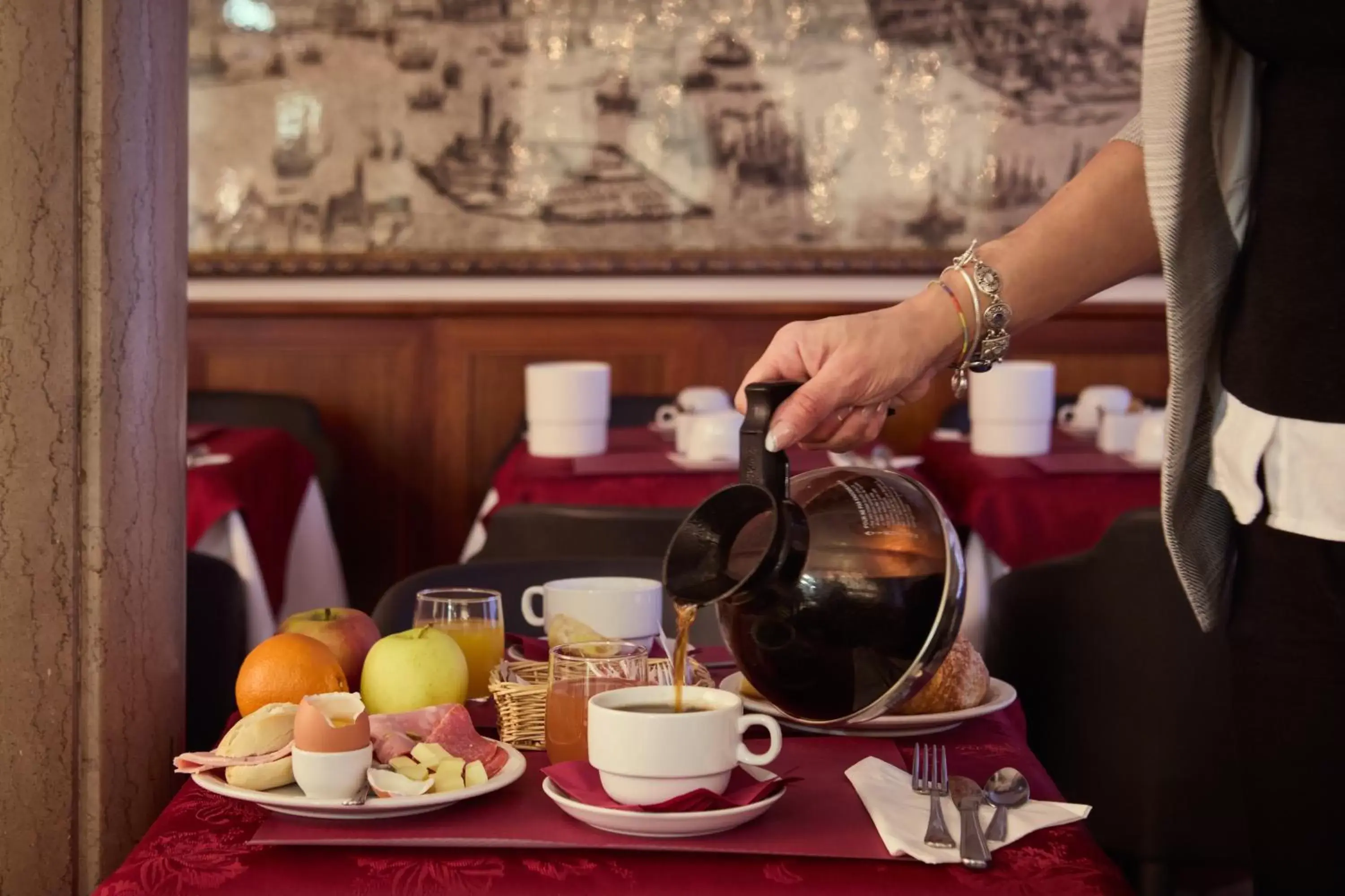 Breakfast in Hotel Commercio & Pellegrino