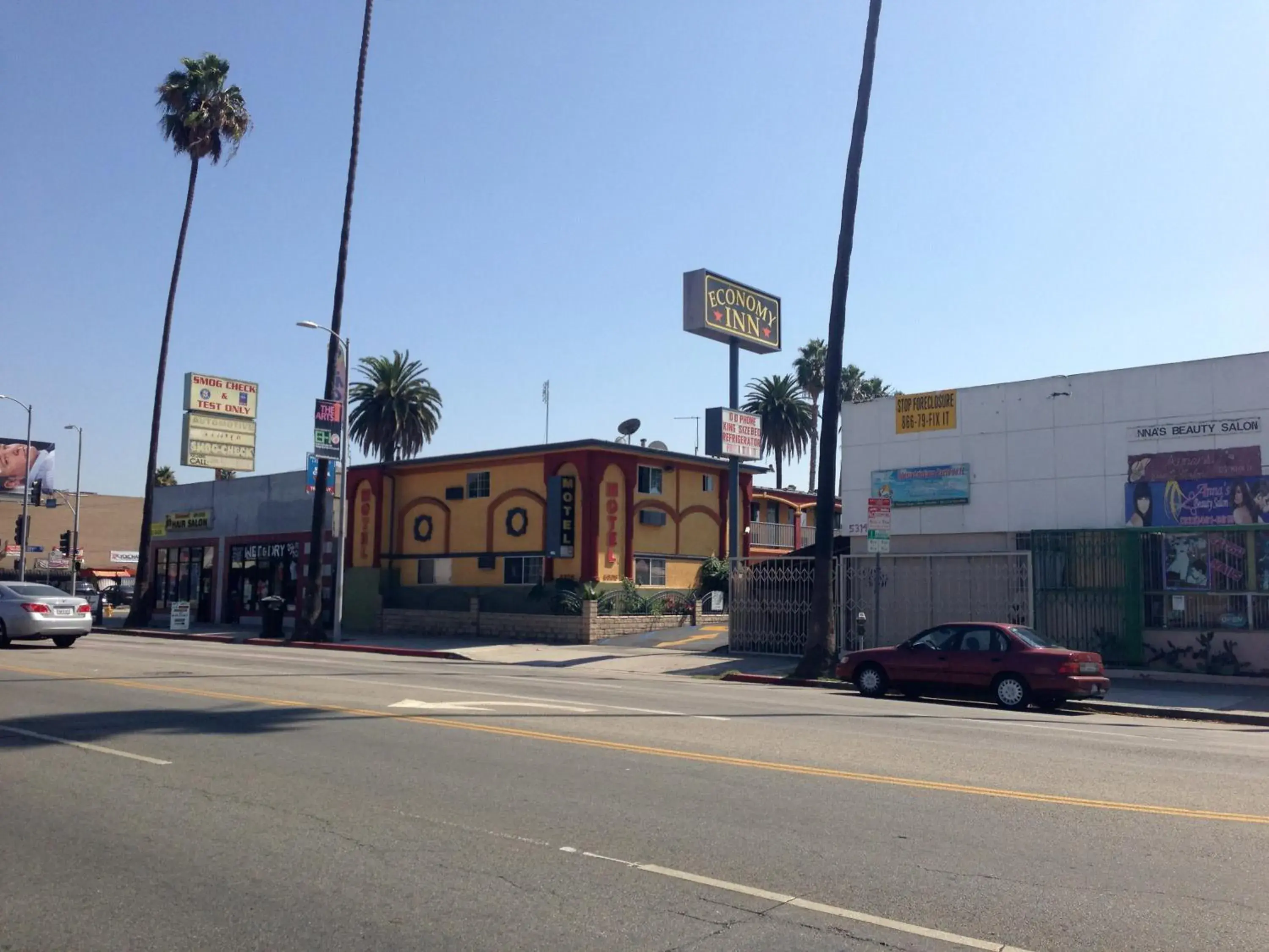 Neighbourhood, Property Building in Economy Inn Hollywood