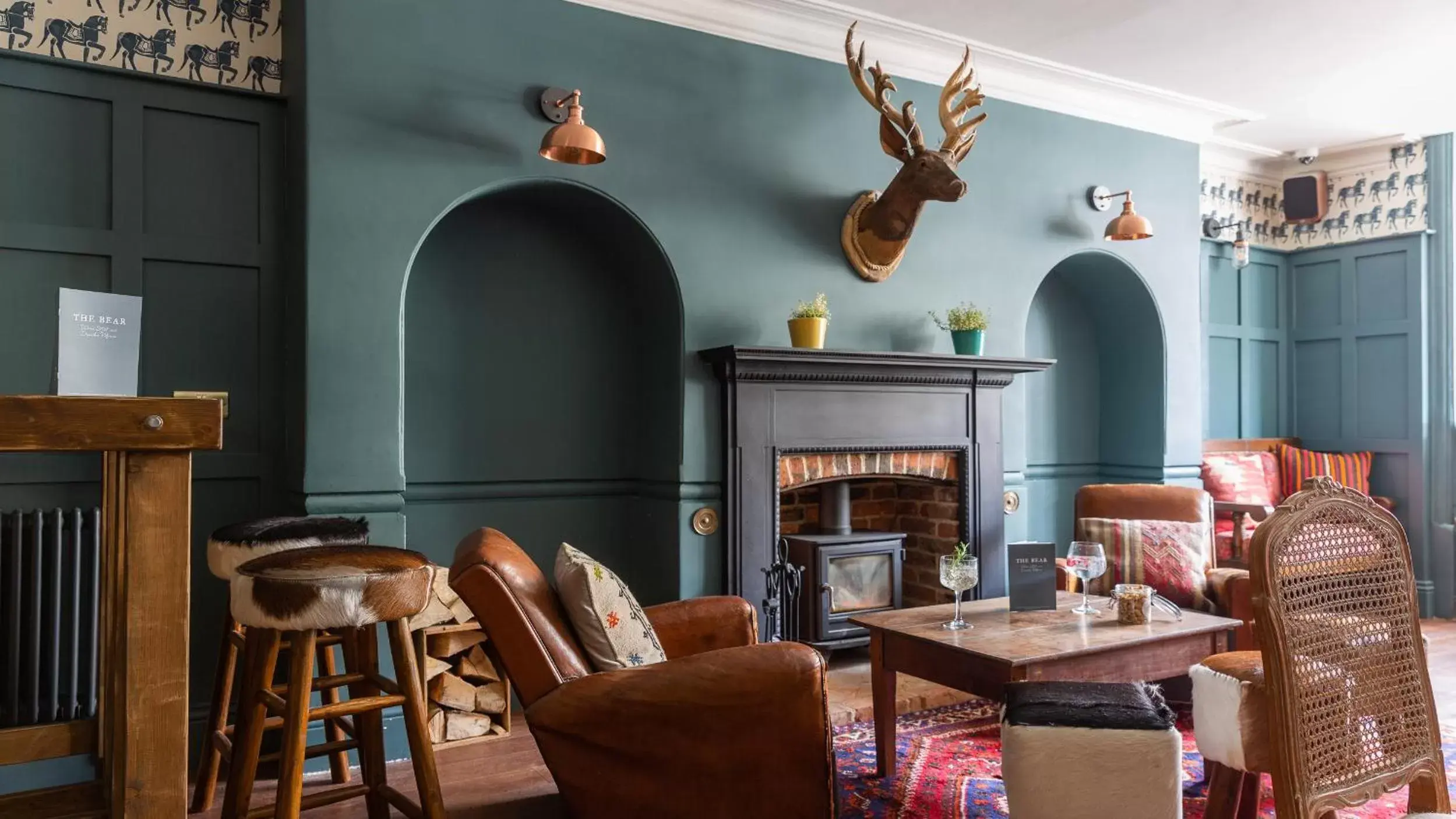 Lounge or bar, Seating Area in The Bear Hotel