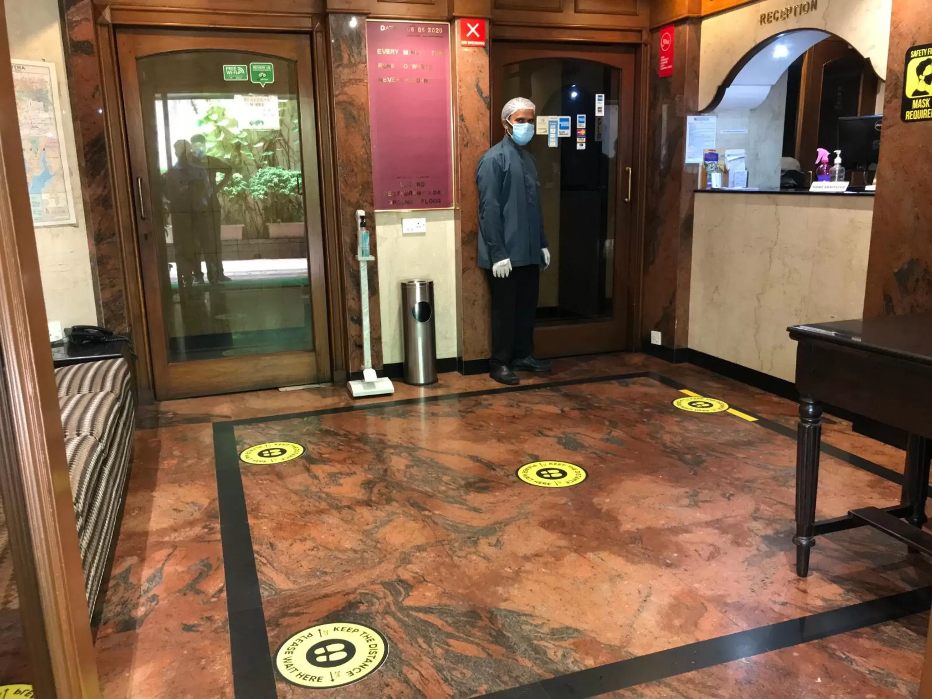 Staff in Hotel Park View, Mumbai Staff in Hotel Park View, Mumbai