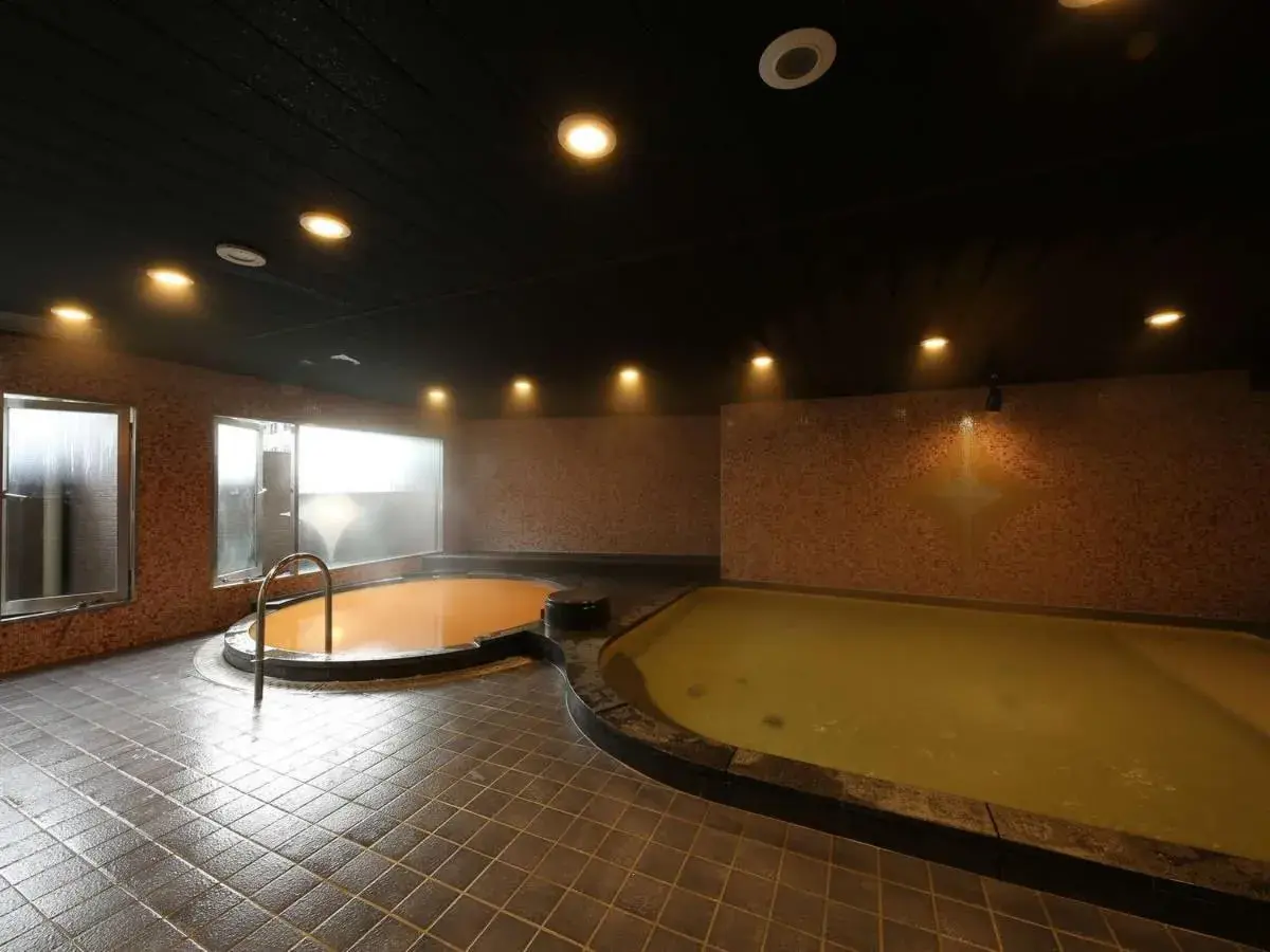 Hot Spring Bath, Swimming Pool in Arima Kirari