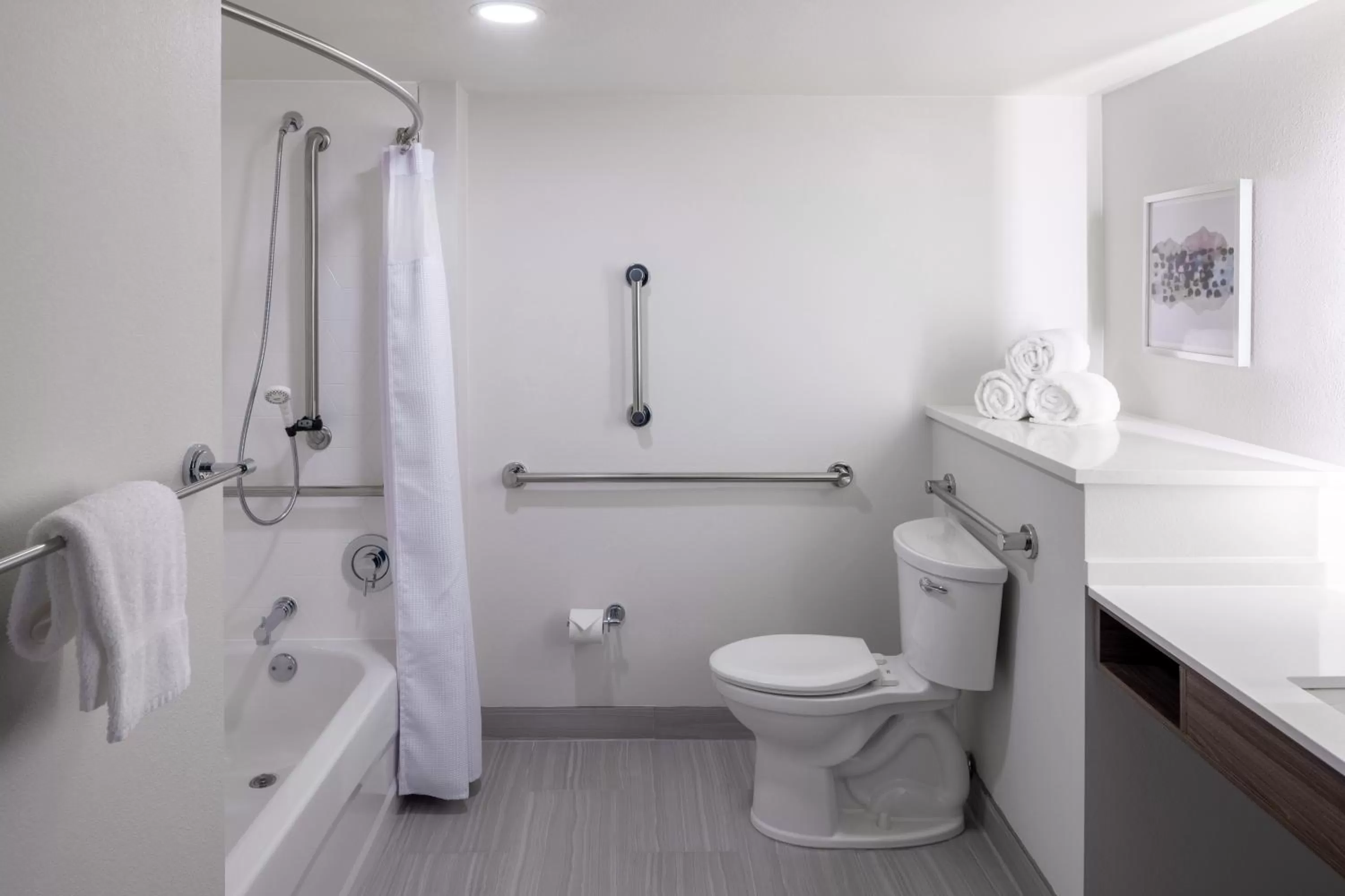 Standard King Room with Mobility Accessible Tub in Crowne Plaza Atlanta Ne Norcross