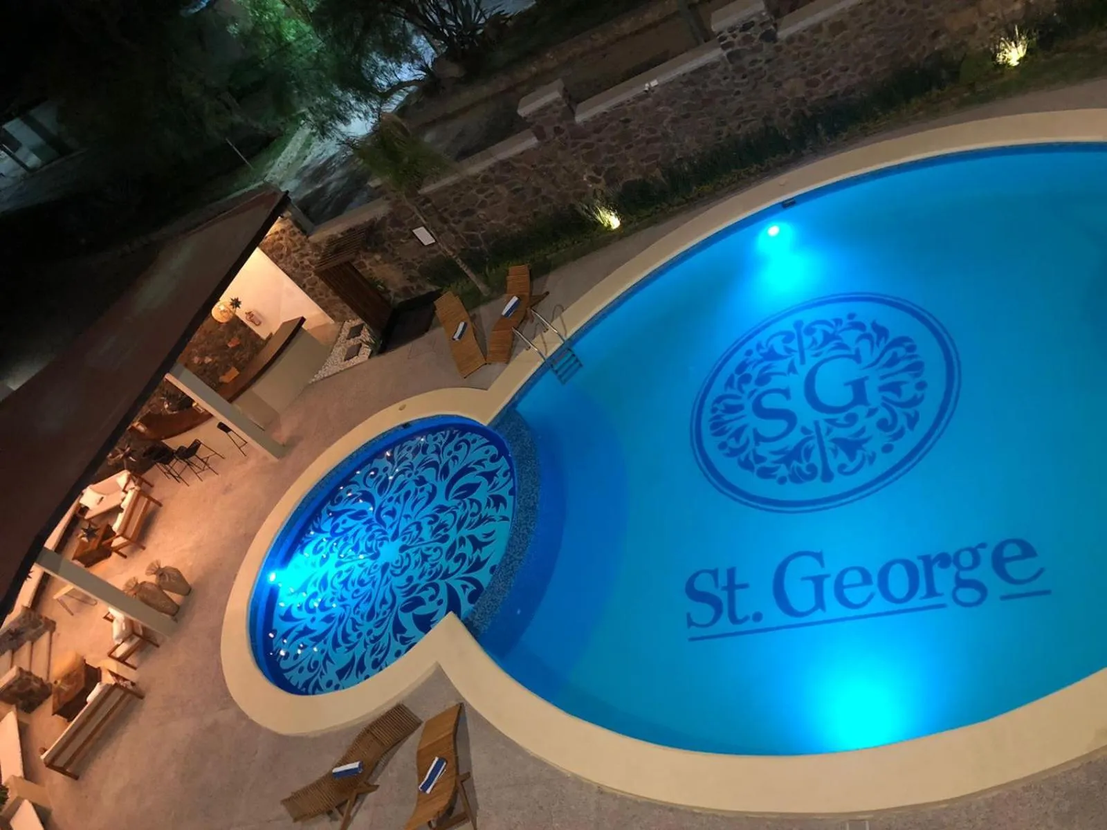 Swimming pool in Saint George Hotel - Spa & Temazcal