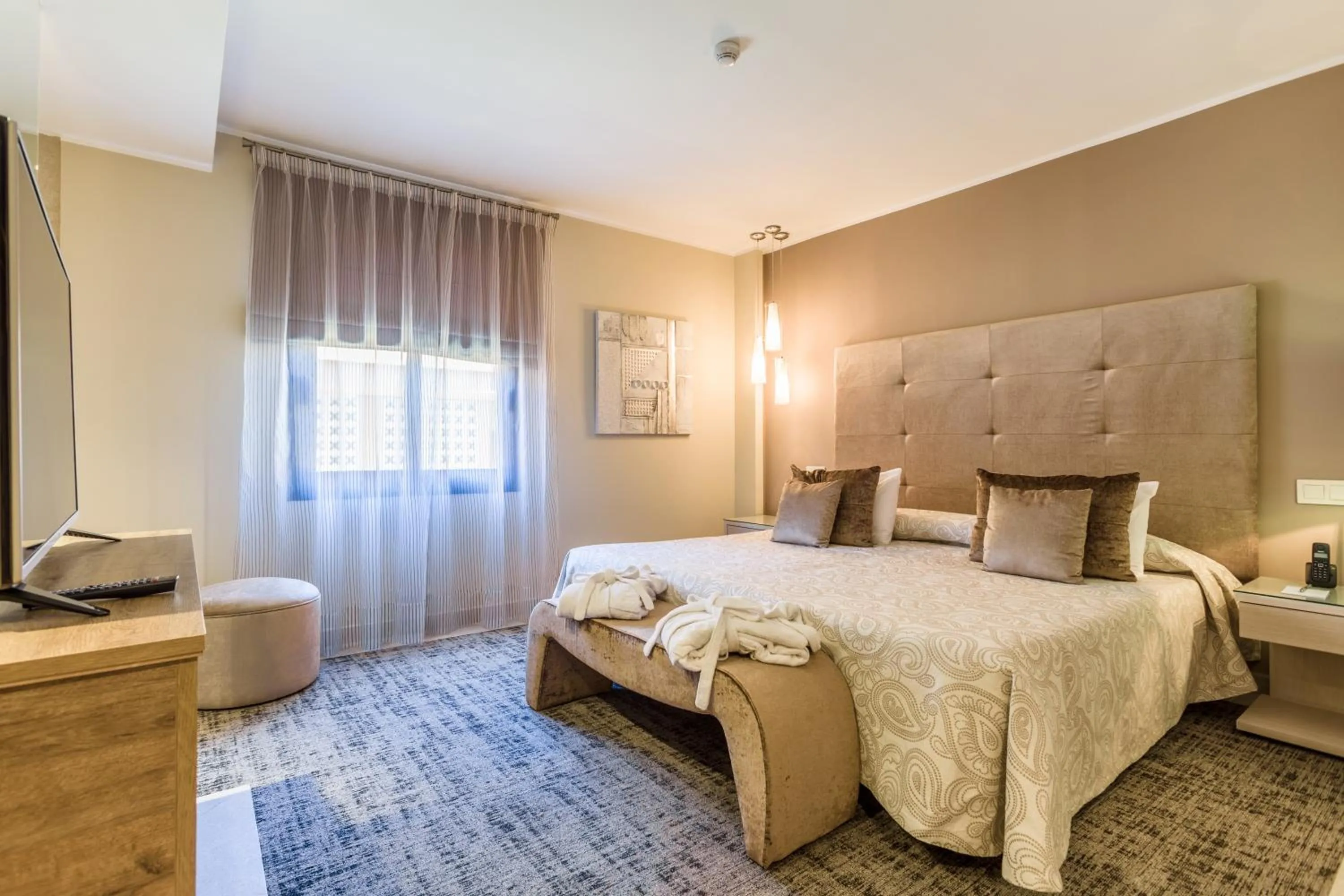 Photo of the whole room, Bed in Lago Garden Apart-Suites & Spa Hotel