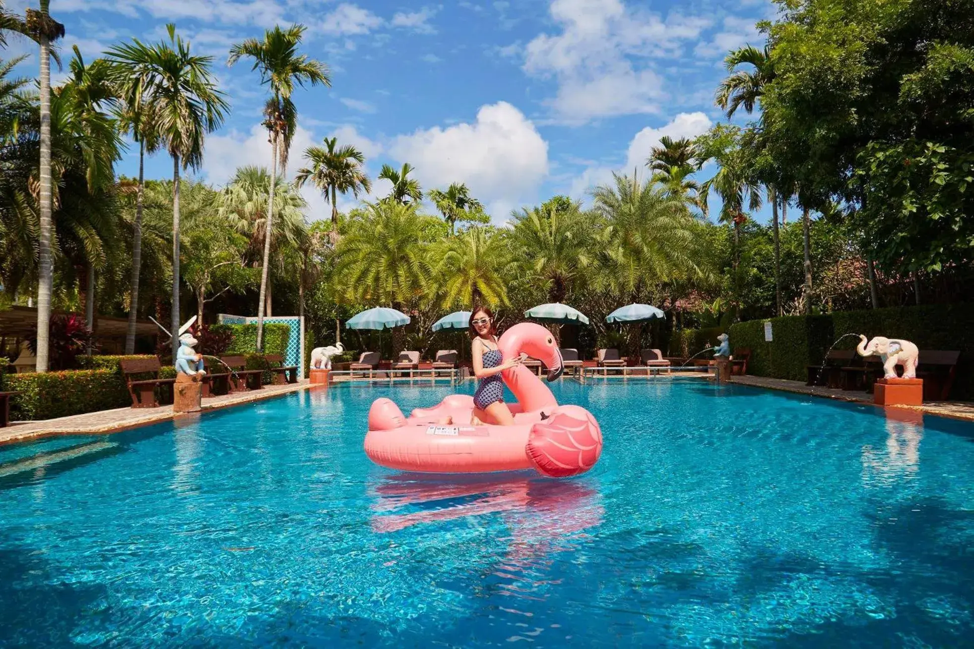 Swimming Pool in Villa Wanida Garden Resort