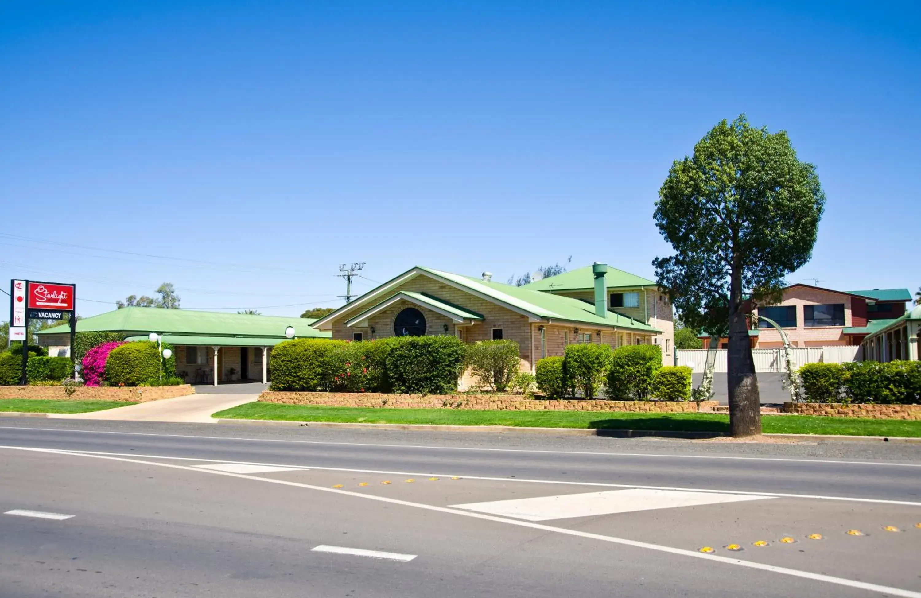 Facade/entrance, Property Building in Starlight Motor Inn