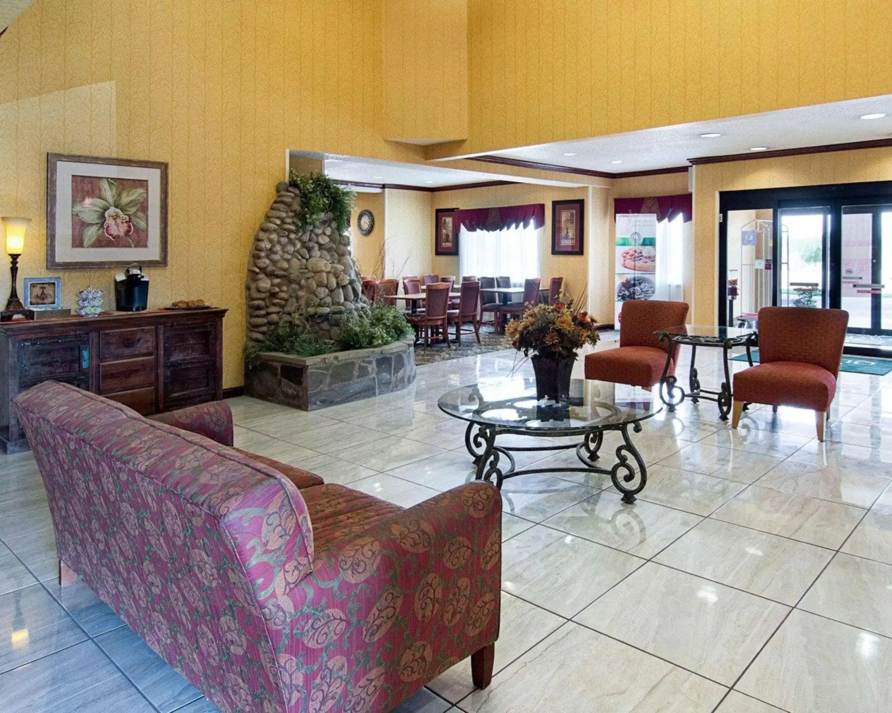 Lobby or reception in Quality Inn Midland