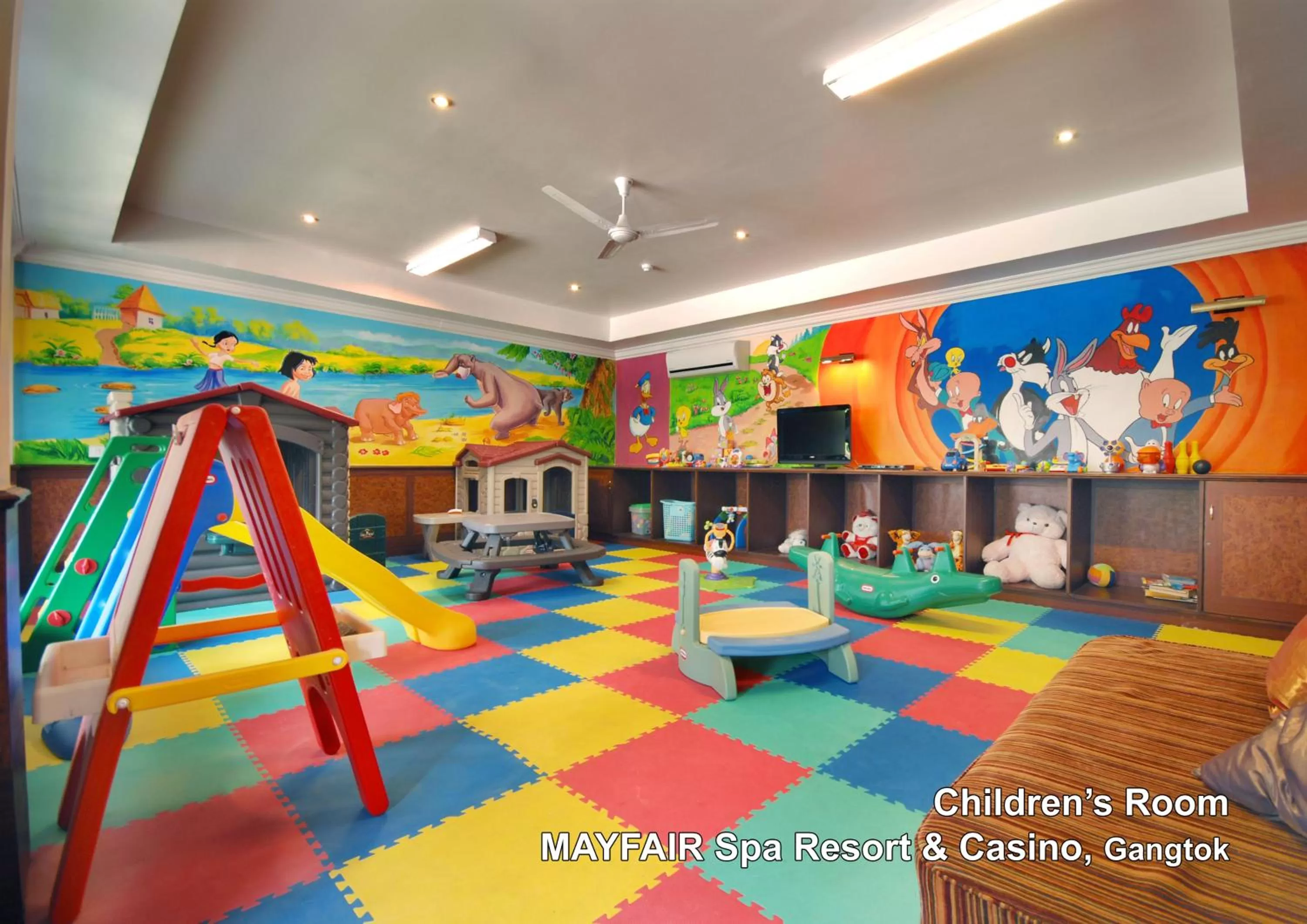 Kids's club in Mayfair Spa Resort & Casino