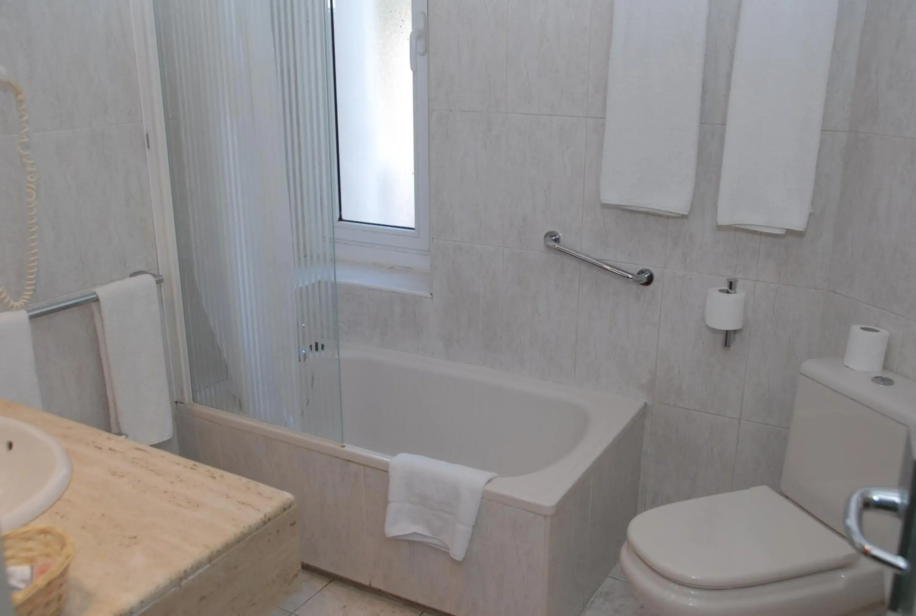 Bathroom in Hotel El Castell Bathroom in Hotel El Castell