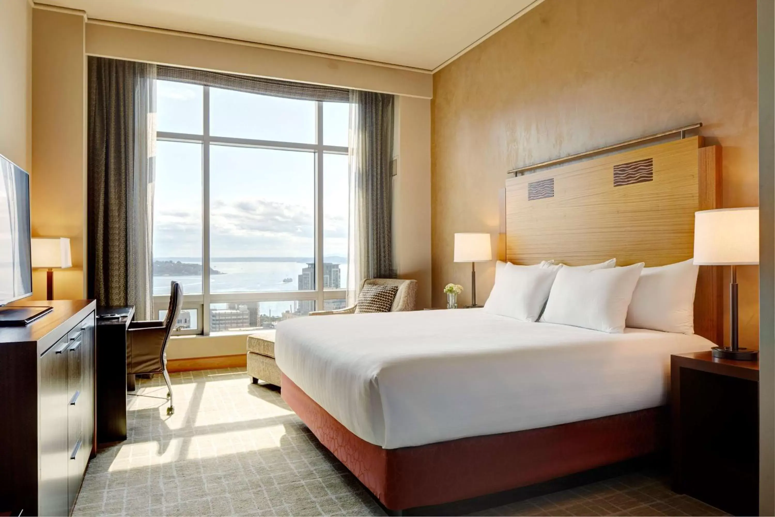 Photo of the whole room, Bed in Grand Hyatt Seattle
