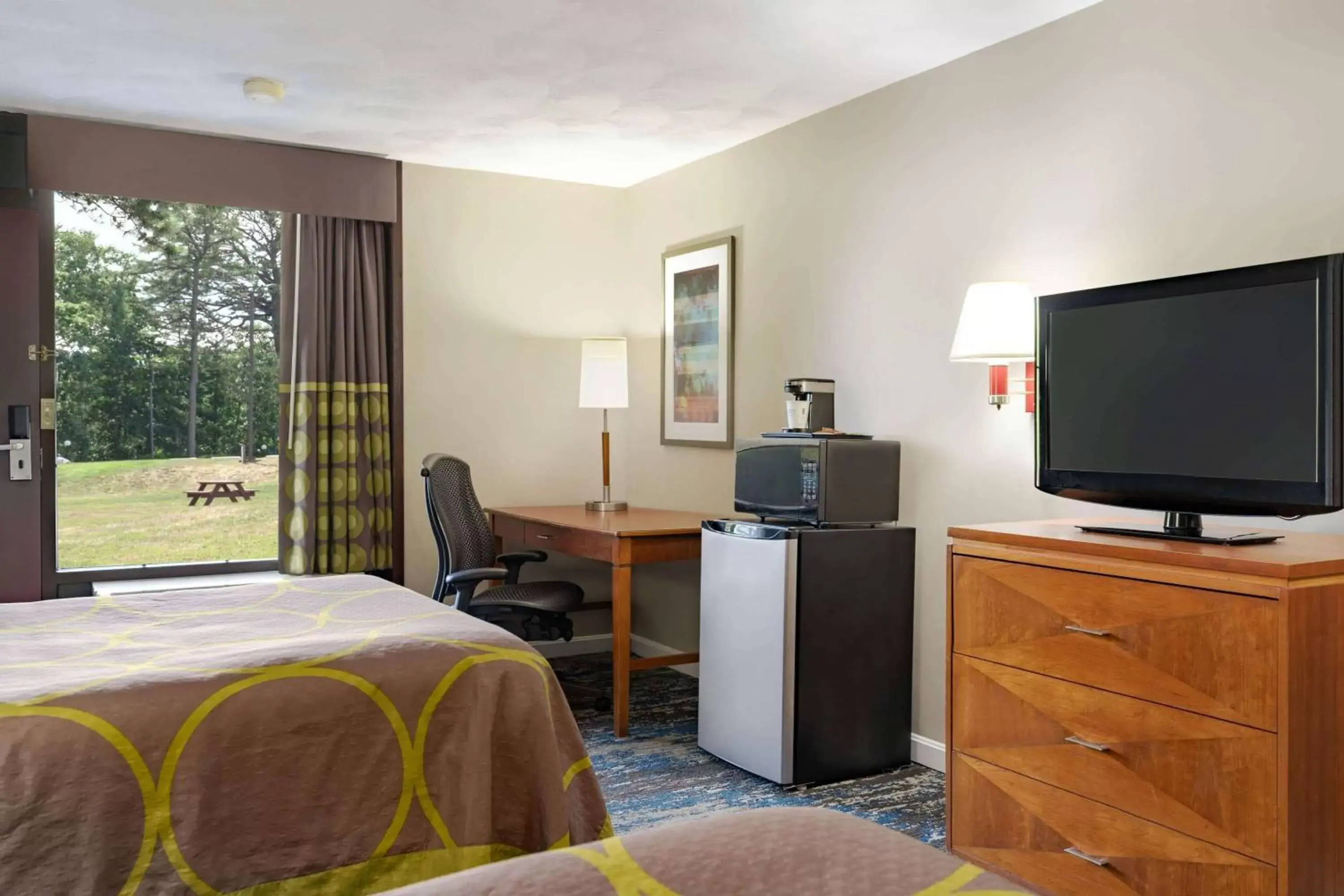 Photo of the whole room, TV/Entertainment Center in Super 8 by Wyndham West Greenwich/Providence