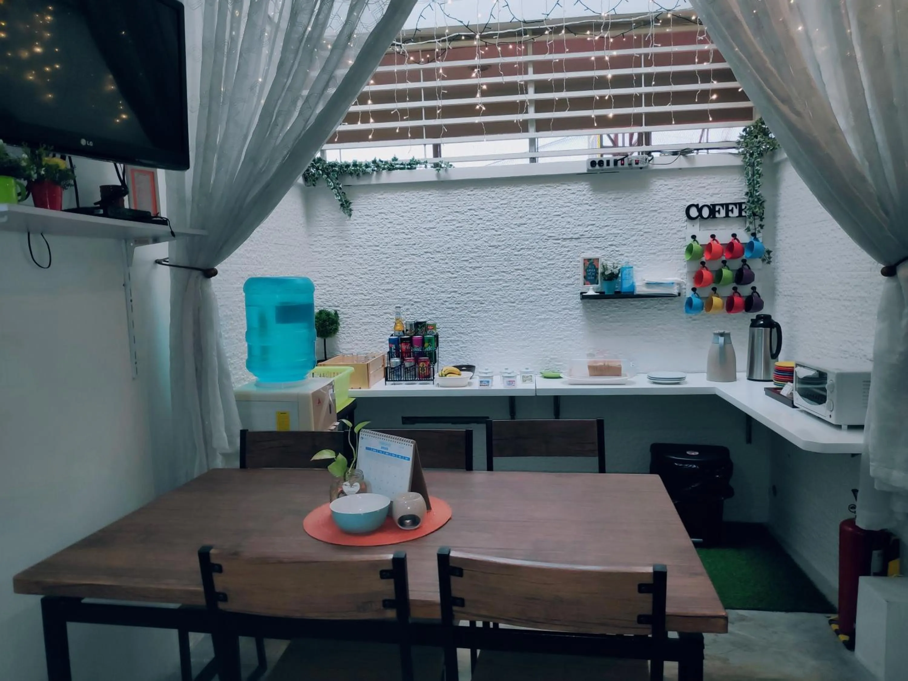 Breakfast in Crossroads Hostel Manila