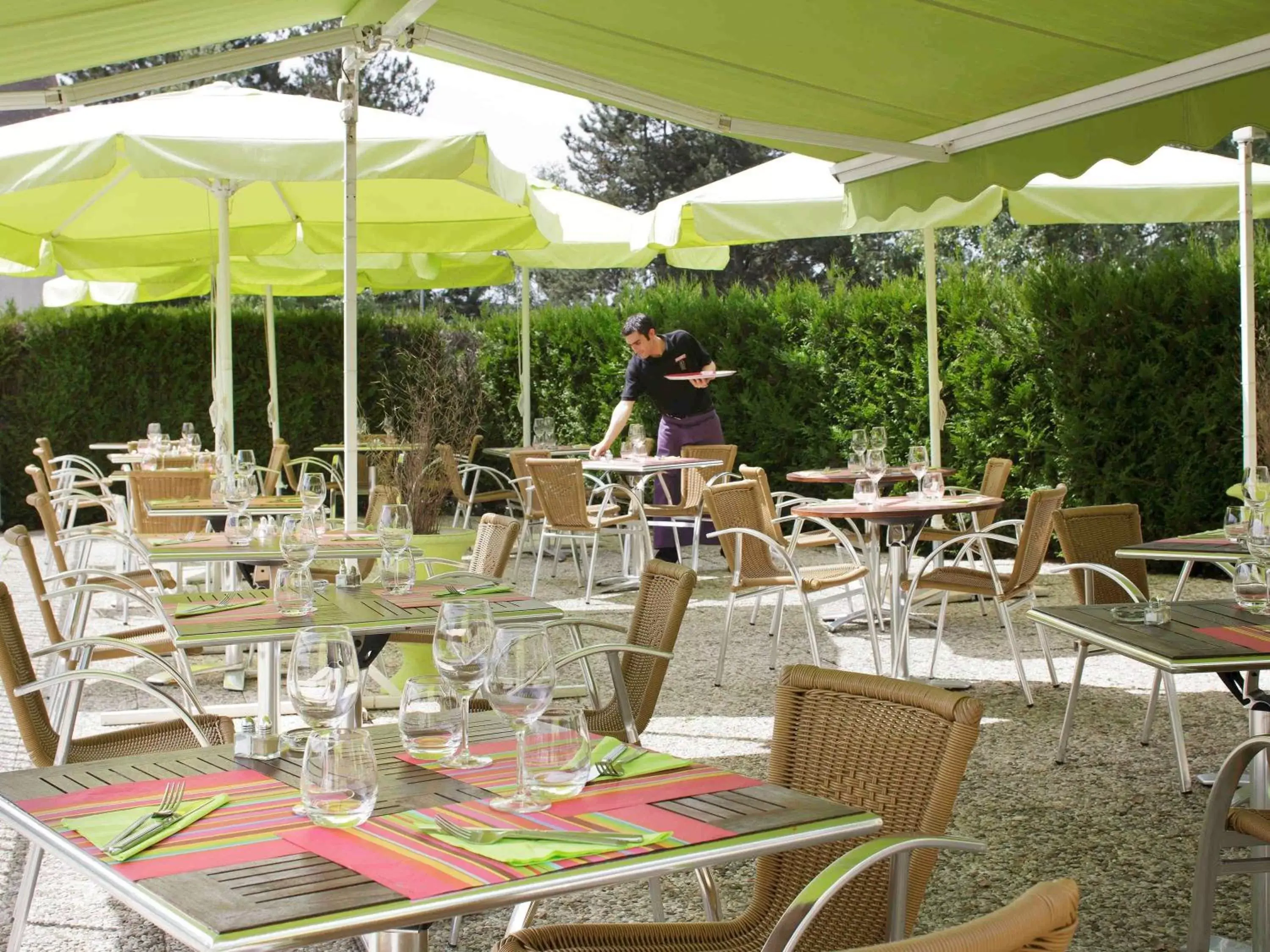 Activities, Restaurant/Places to Eat in ibis Styles Chalon sur Saône