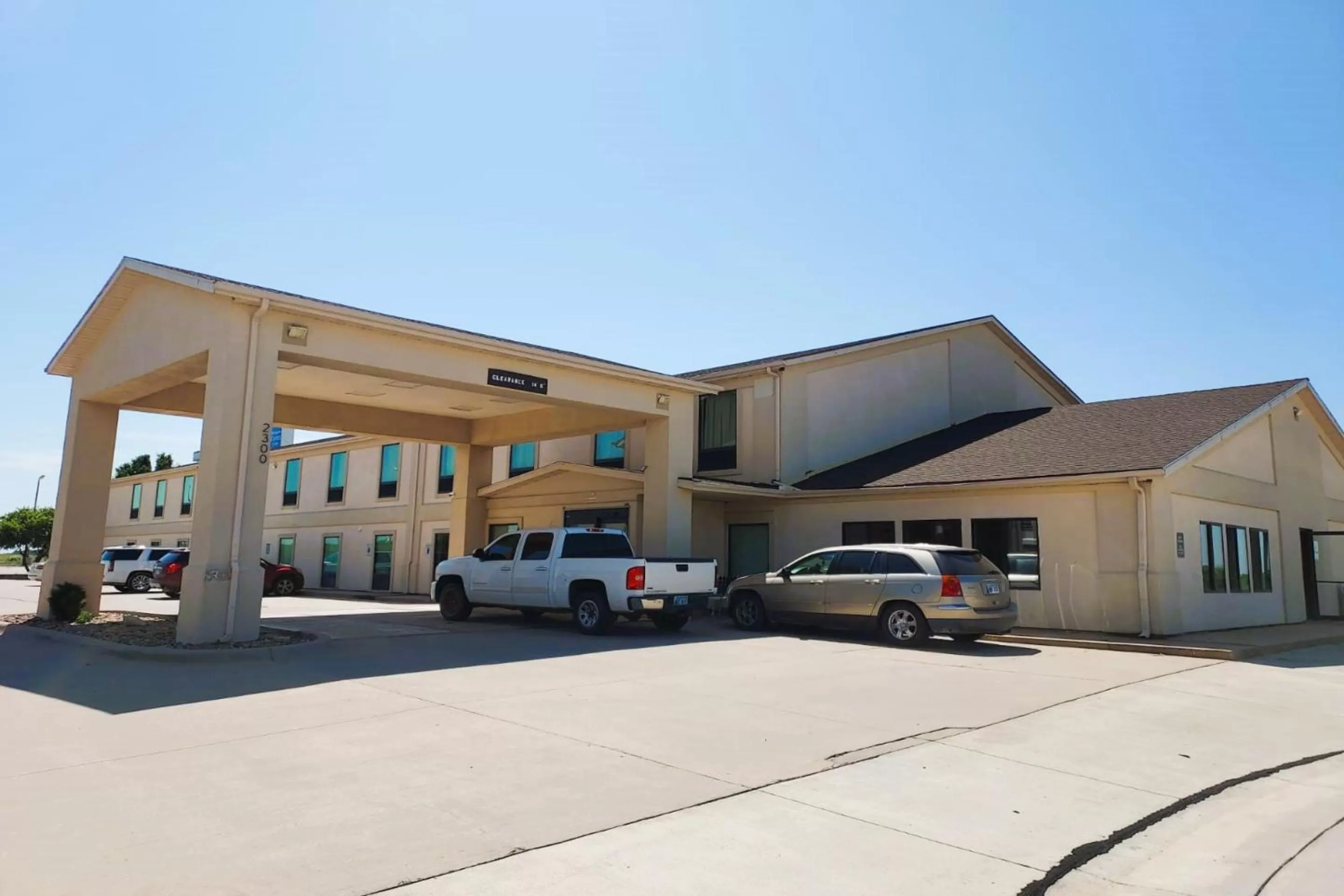 Facade/entrance, Property Building in McPherson Inn By OYO, I-135