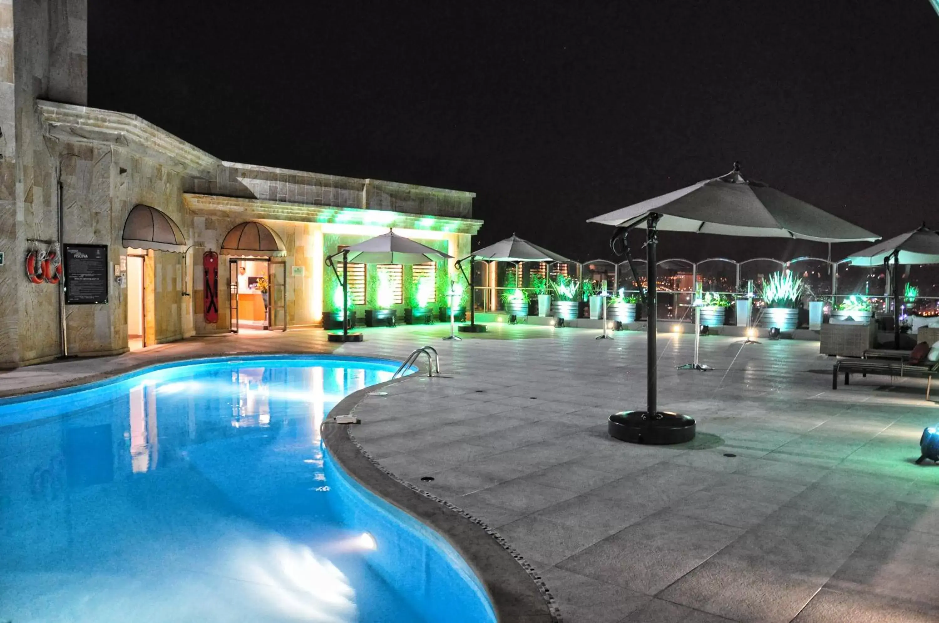 Swimming pool in Hotel Dann Carlton Bucaramanga Swimming pool in Hotel Dann Carlton Bucaramanga