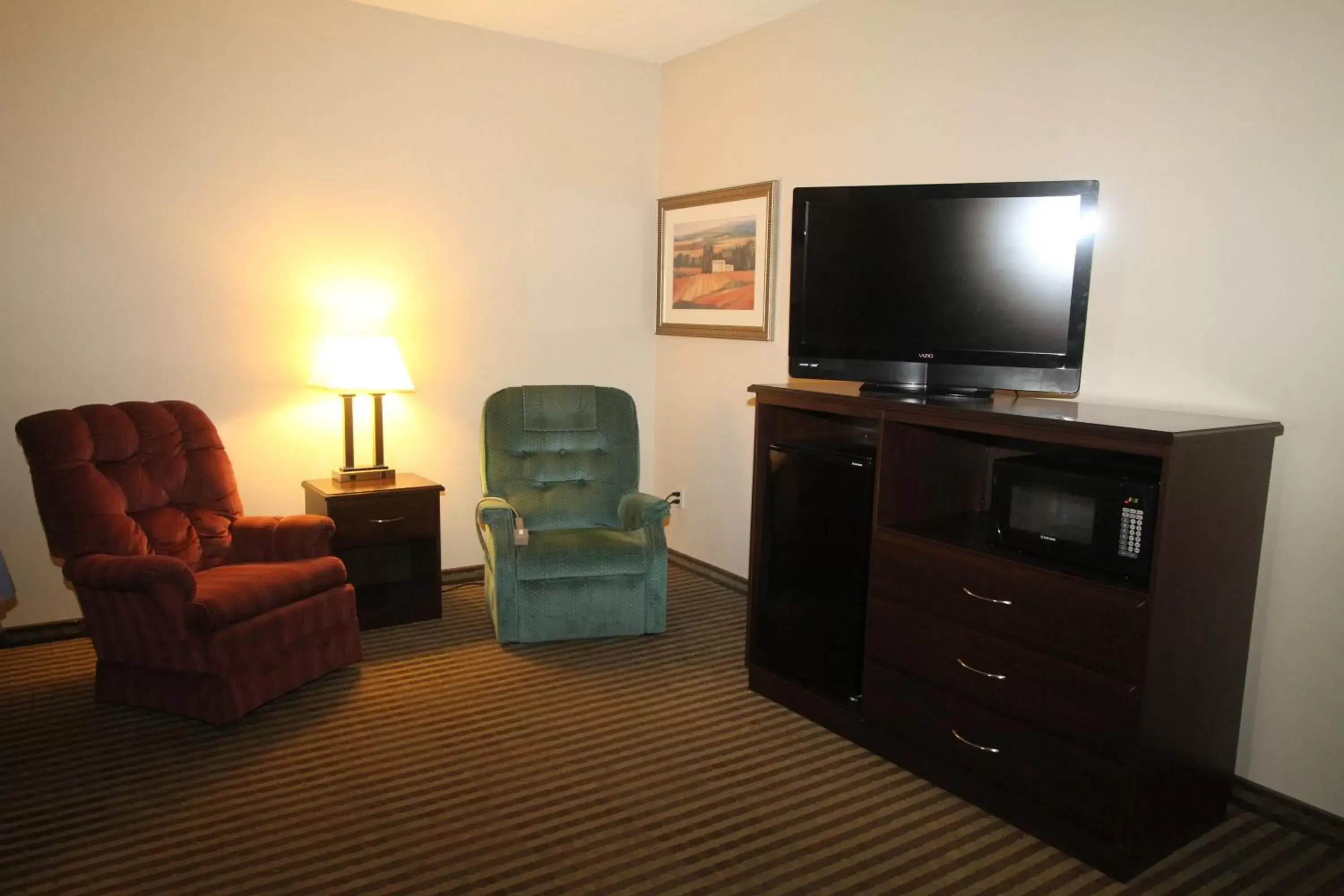 TV/Entertainment Center in Bowman Inn and Suites