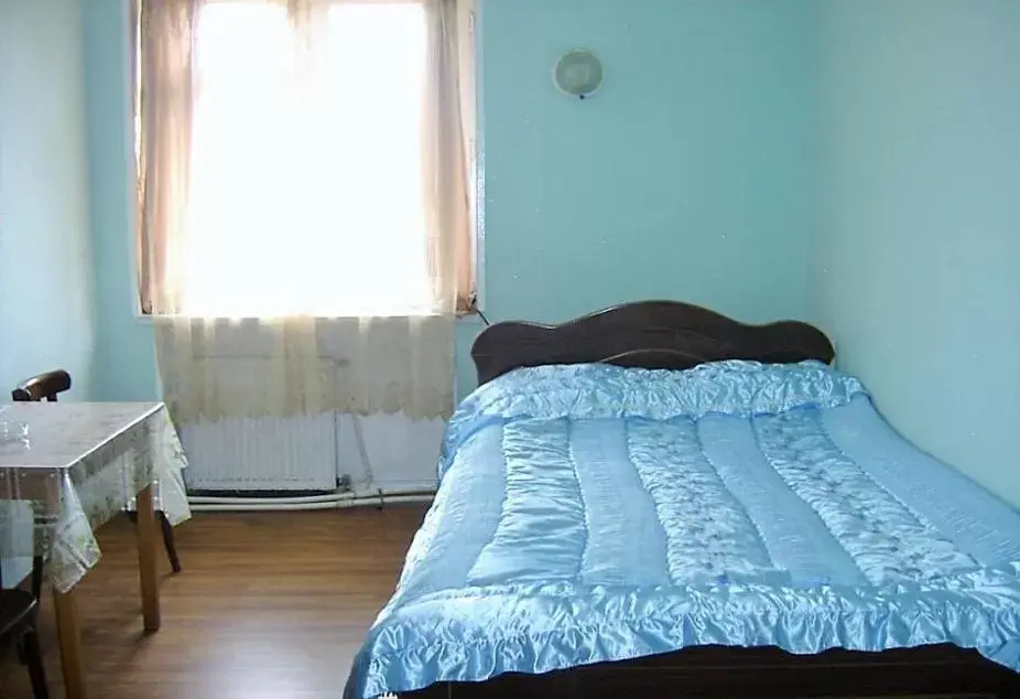 Double Room with Shared Bathroom in Hotel Lilo near Airport Double Room with Shared Bathroom in Hotel Lilo near Airport