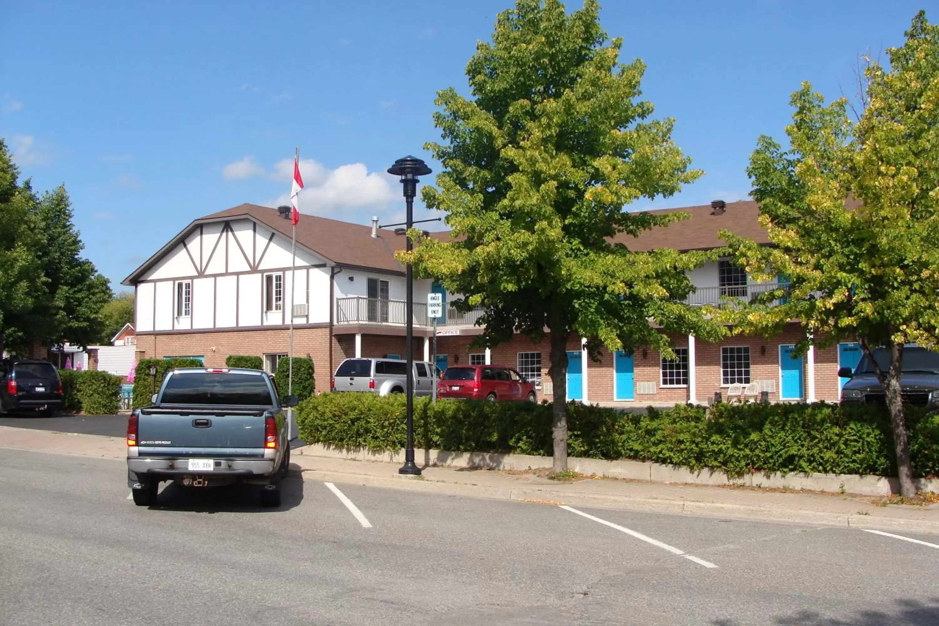 Facade/entrance, Property Building in Leisure Inn