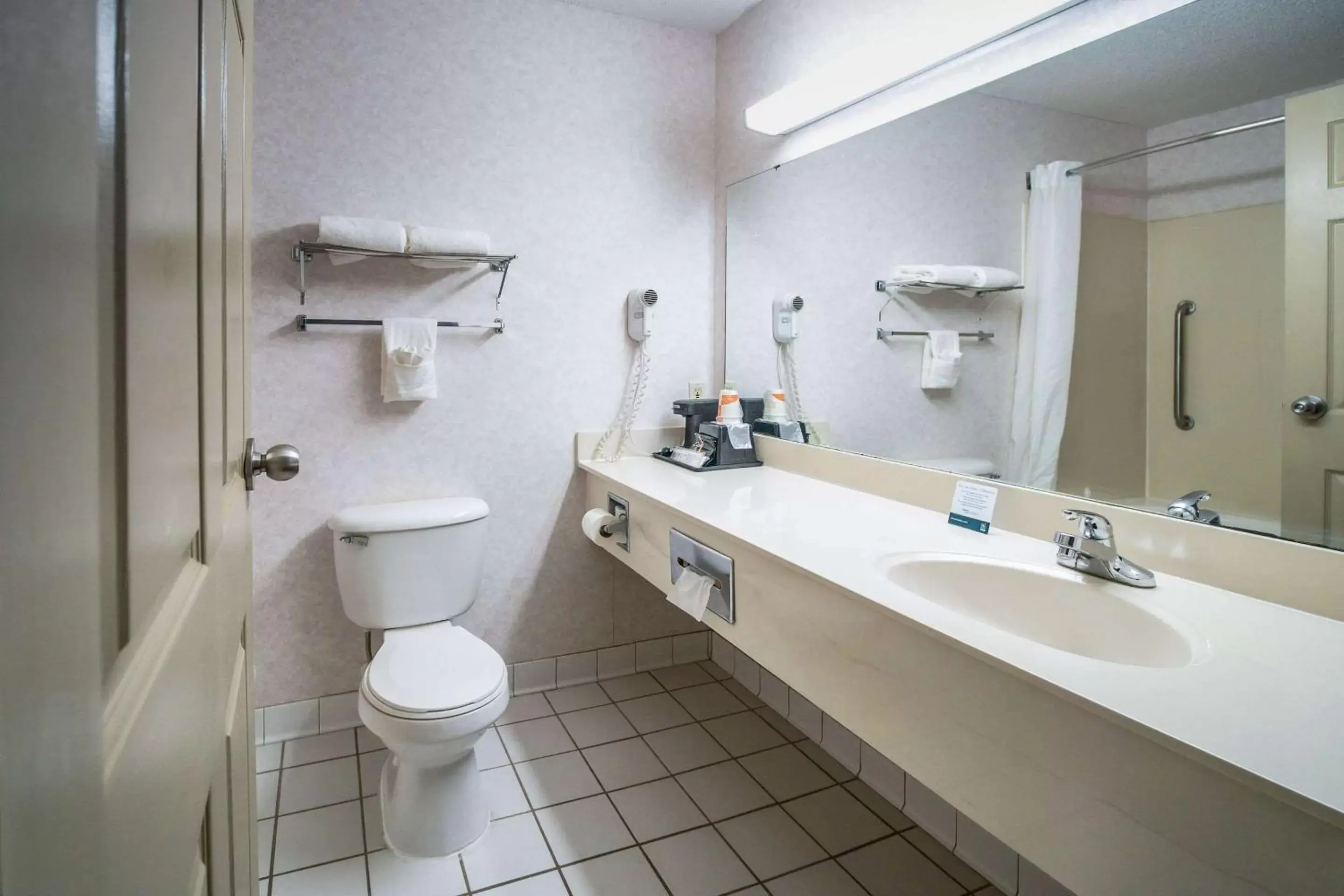 Photo of the whole room, Bathroom in Quality Inn Moore - Oklahoma City