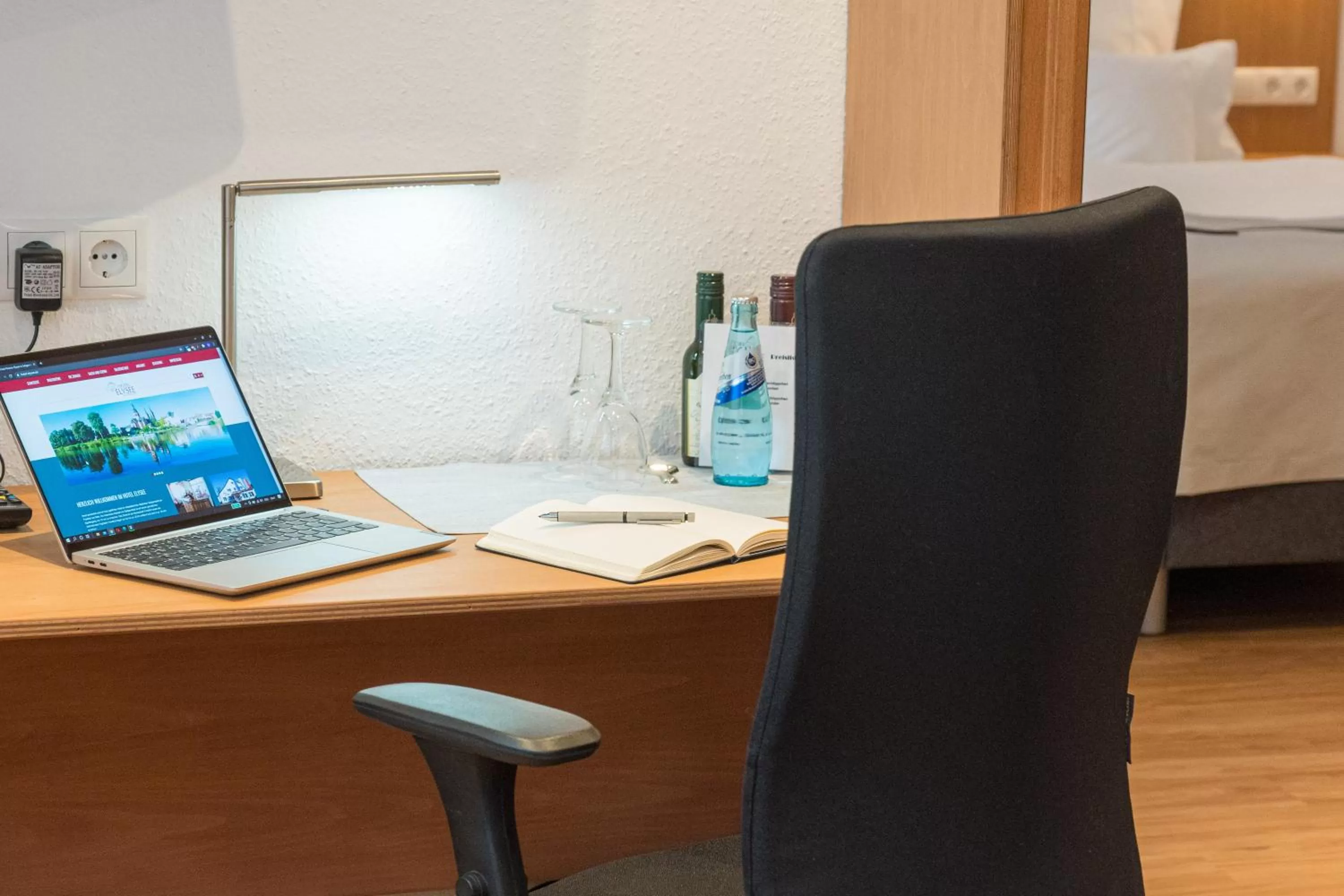 Staff, Bed in Hotel Elysee