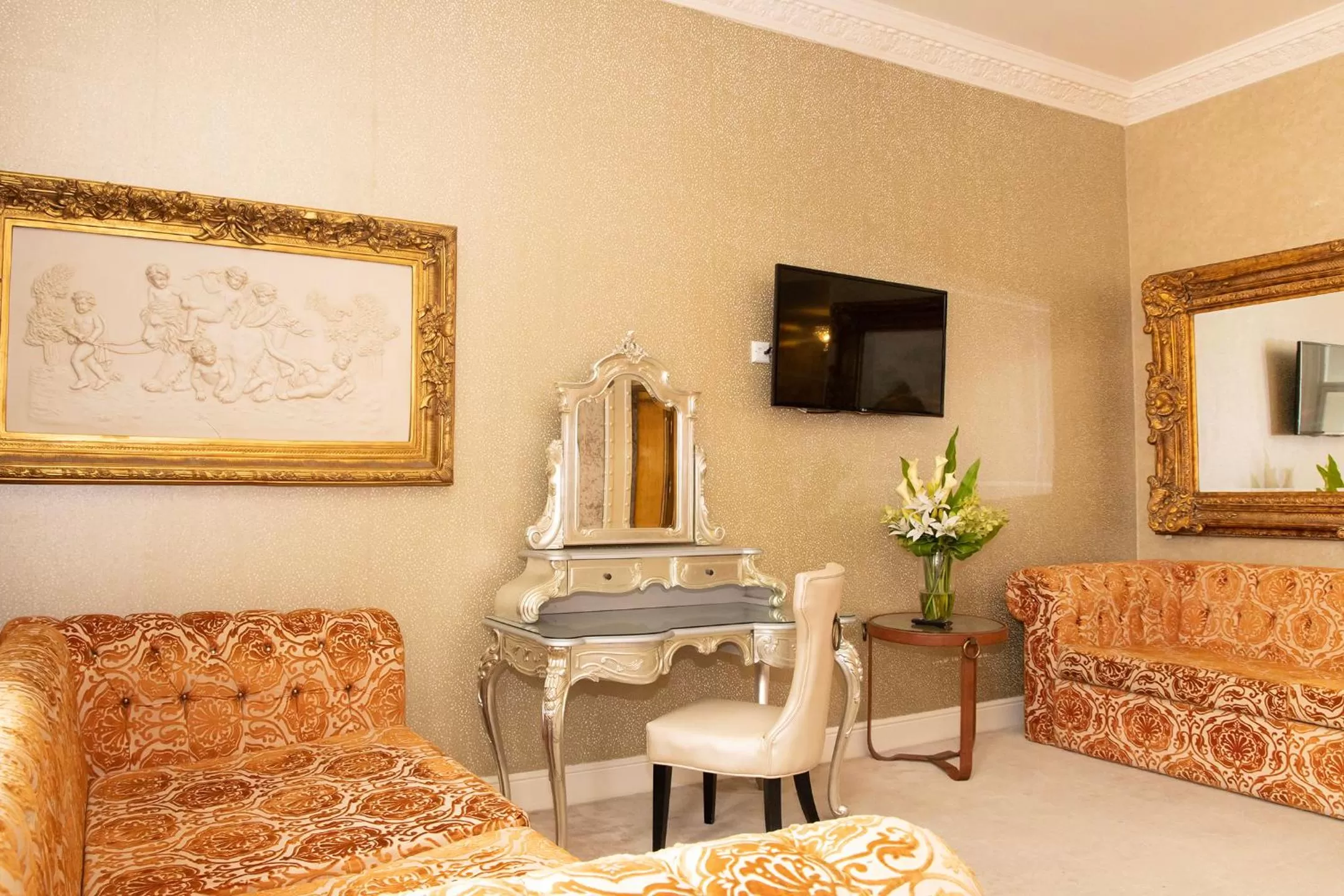 Seating area in 30 James Street