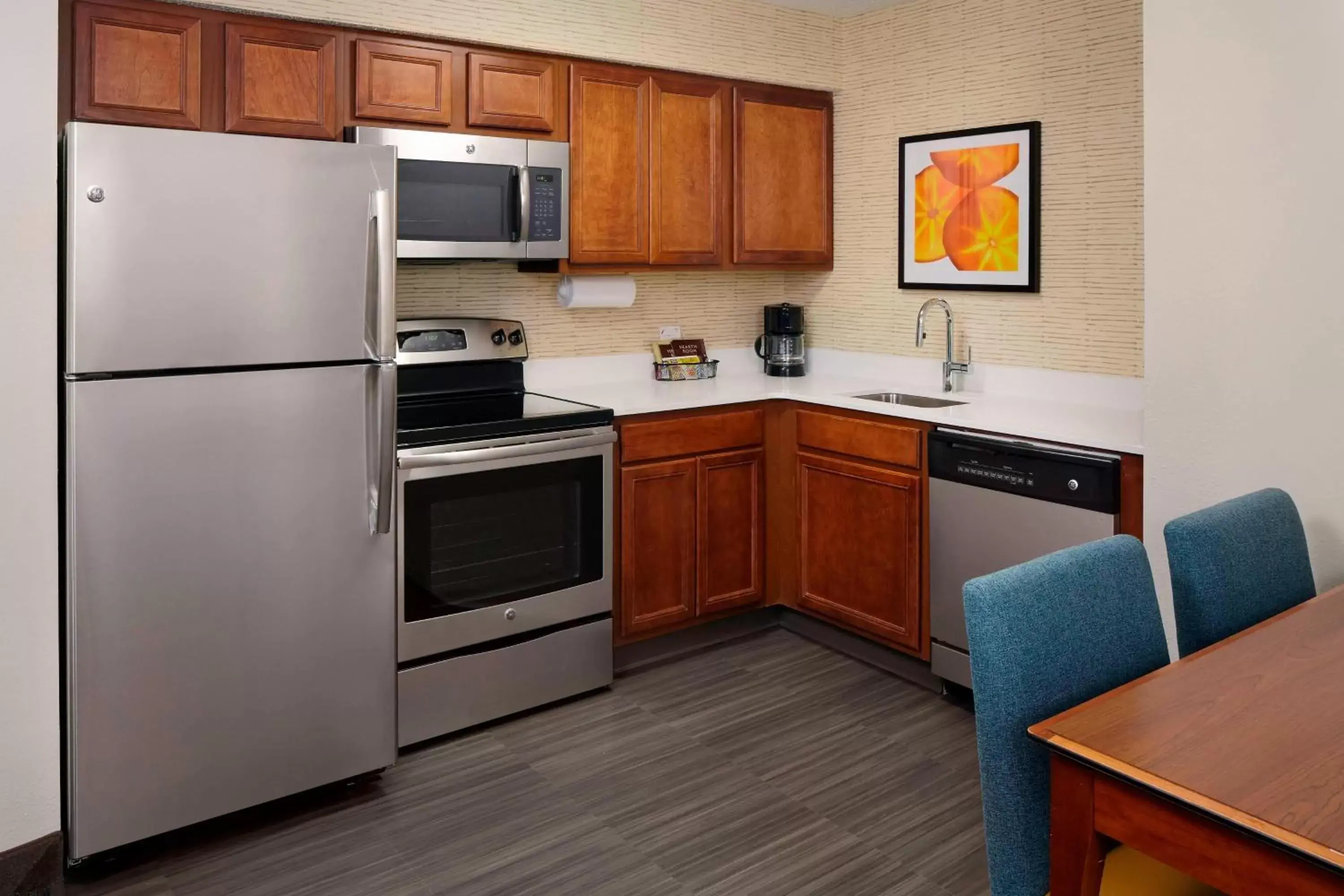 Bedroom, Kitchen/Kitchenette in Residence Inn Saint Louis Airport / Earth City