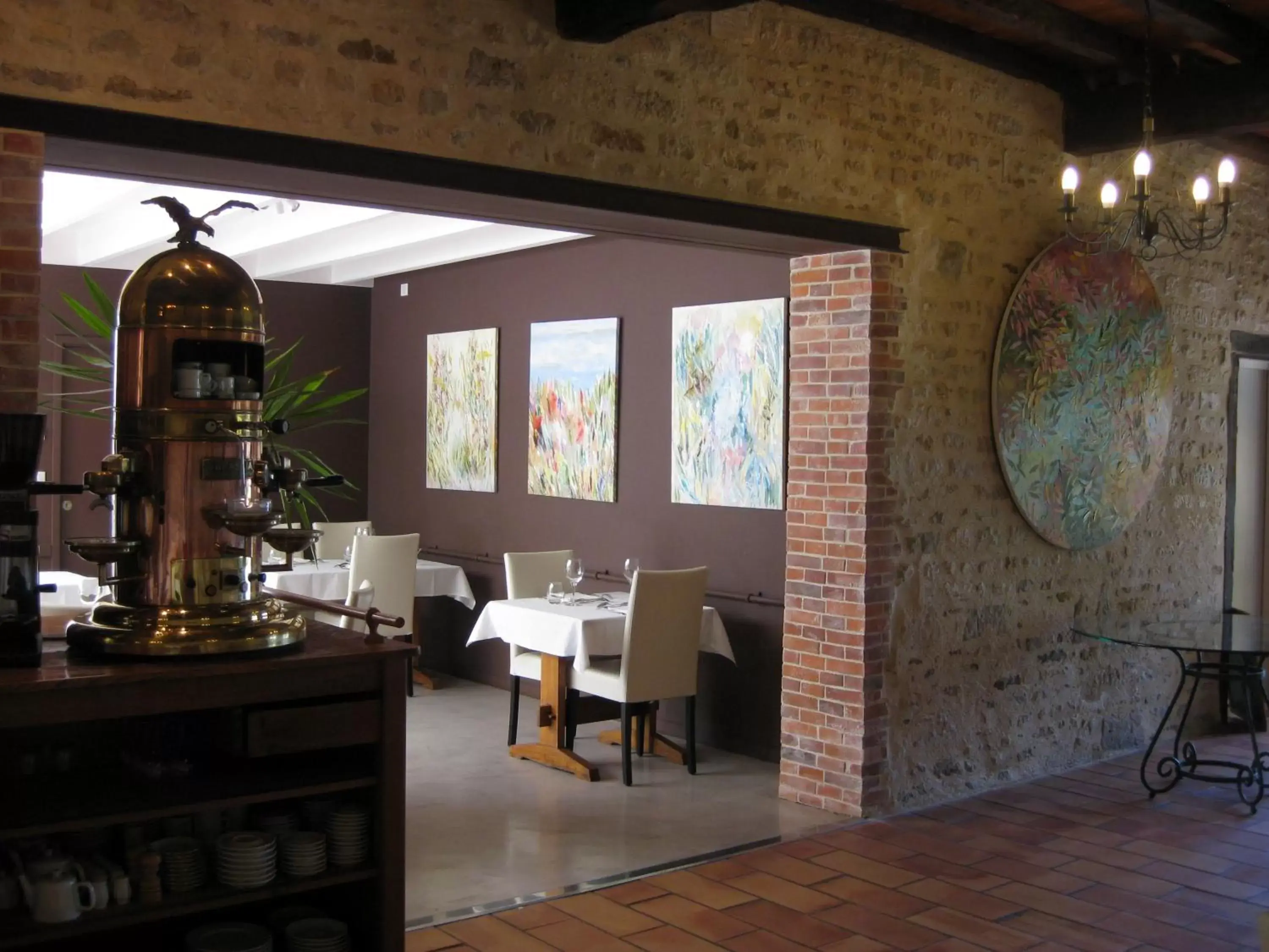 Restaurant/Places to Eat in Clos de la Court d'Aron