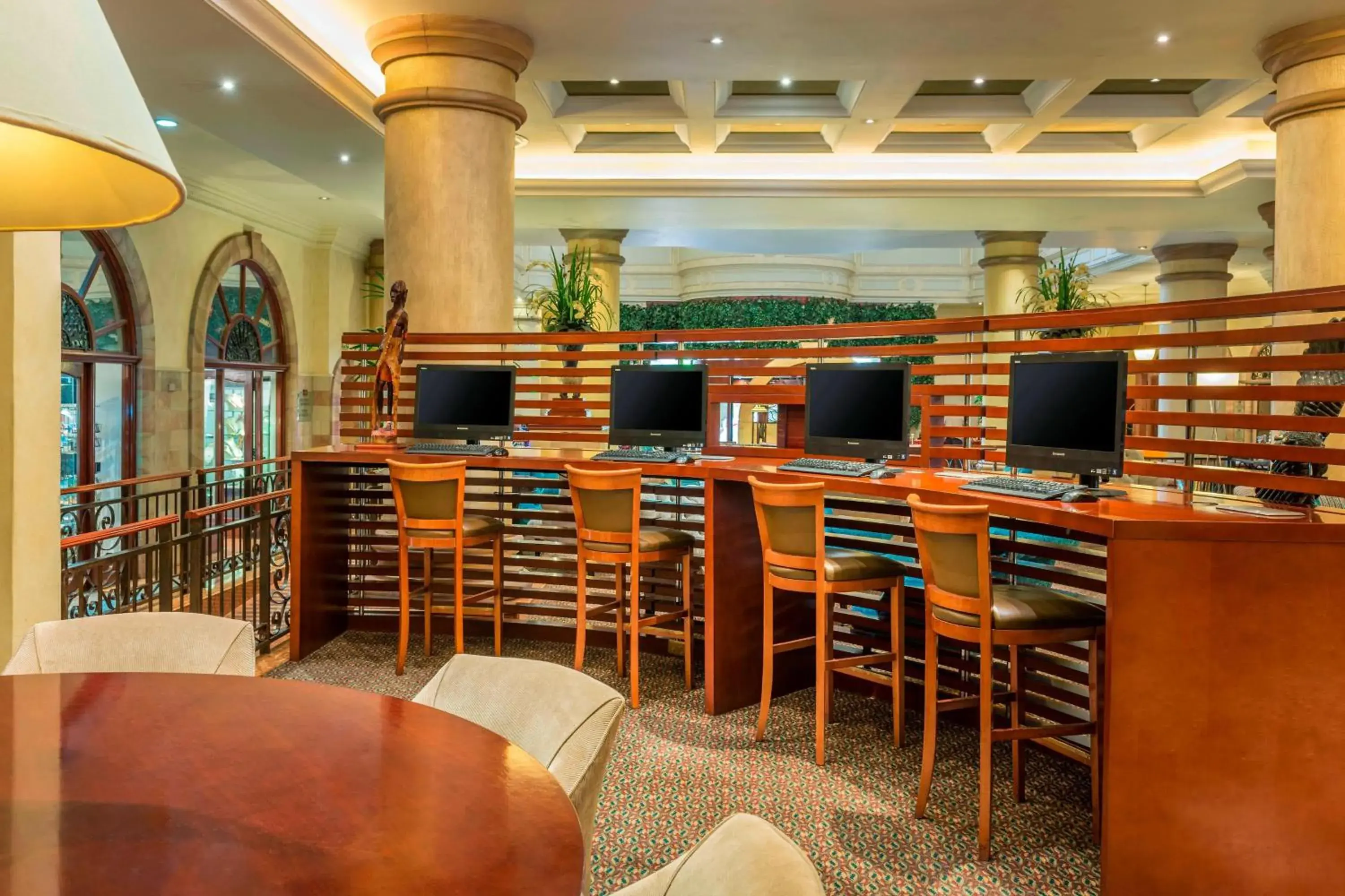 Business facilities, Restaurant/Places to Eat in Sheraton Pretoria Hotel