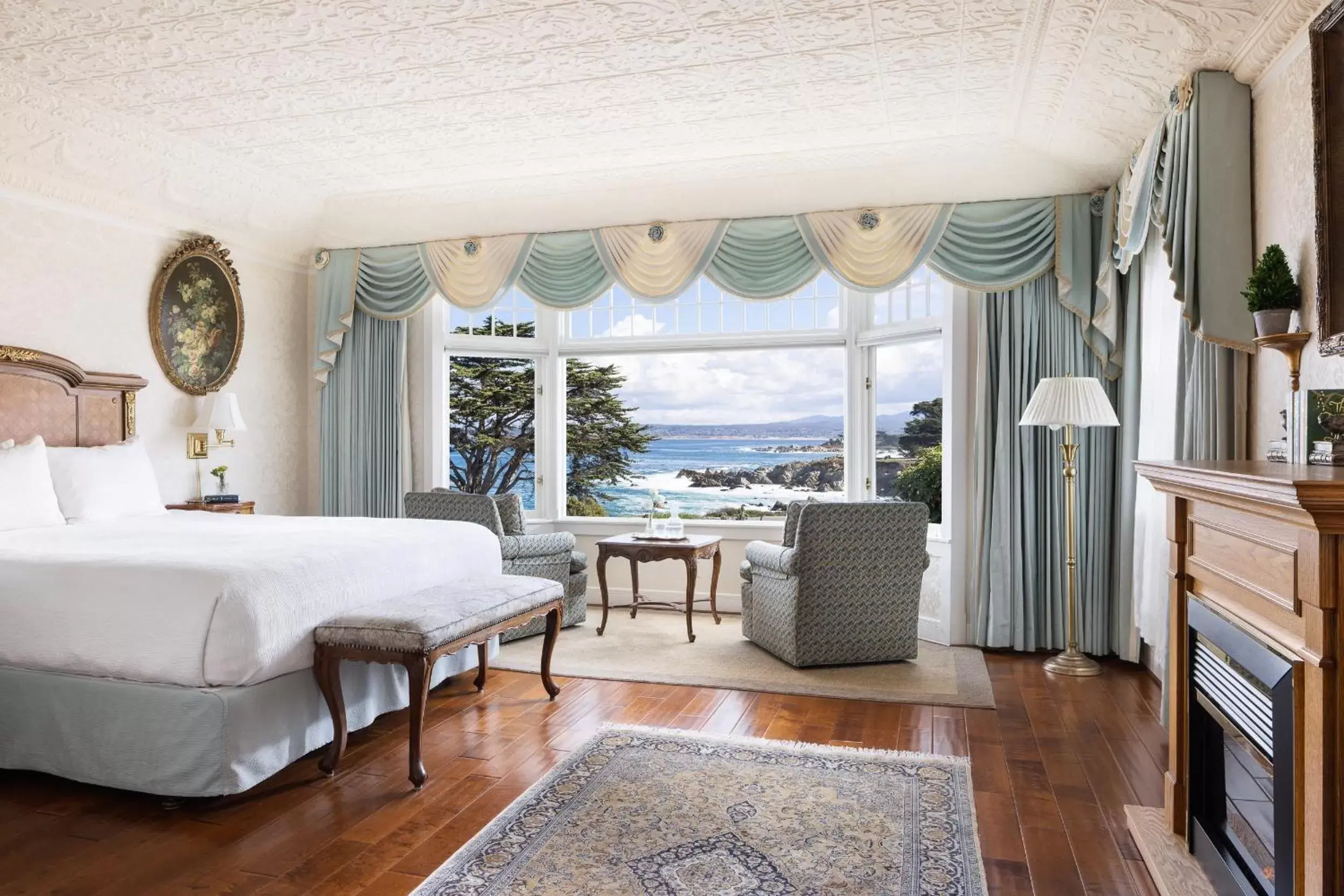 Seating area in Seven Gables Inn on Monterey Bay, A Kirkwood Collection Hotel