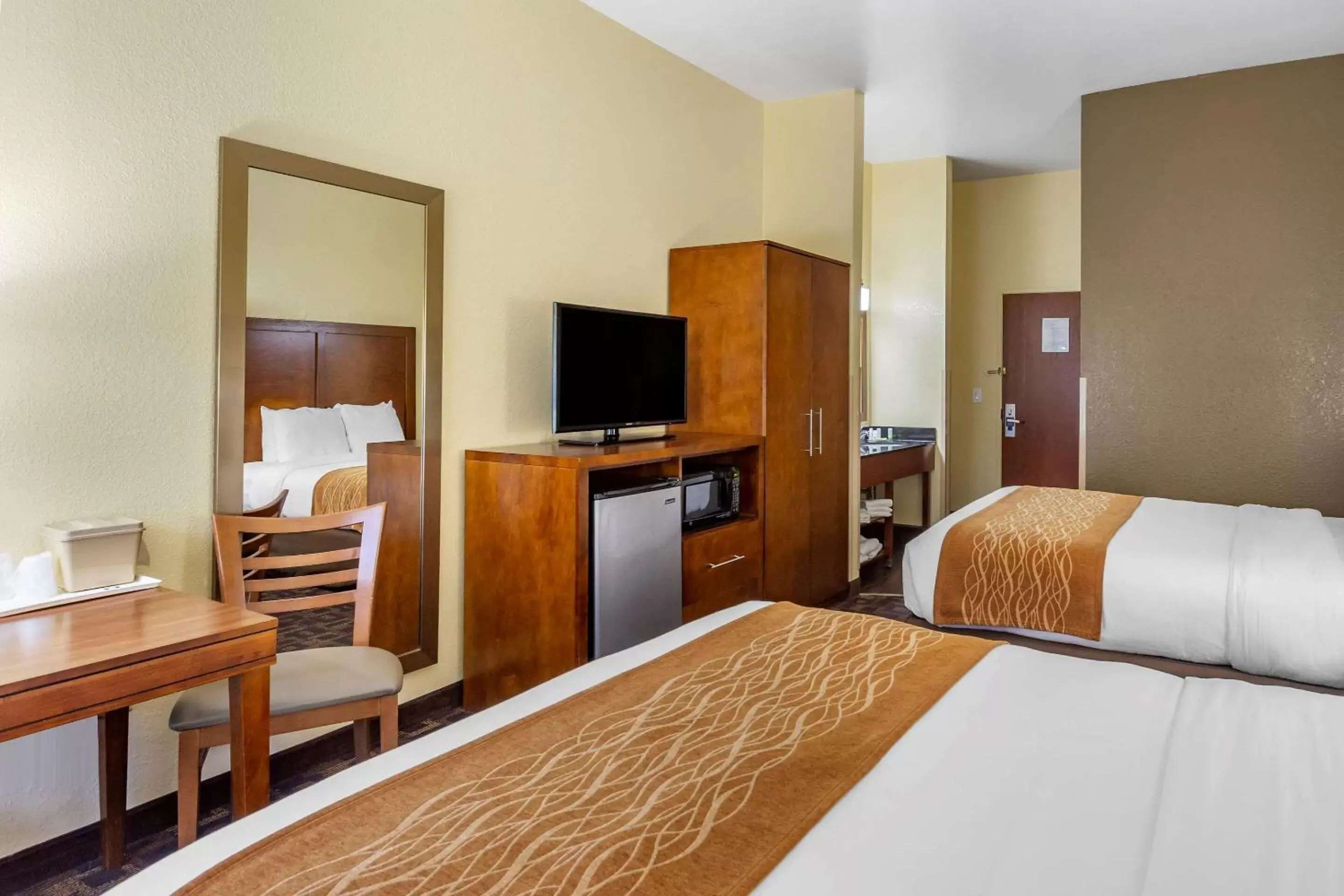 Bedroom, Bed in Comfort Inn & Suites North Aurora - Naperville