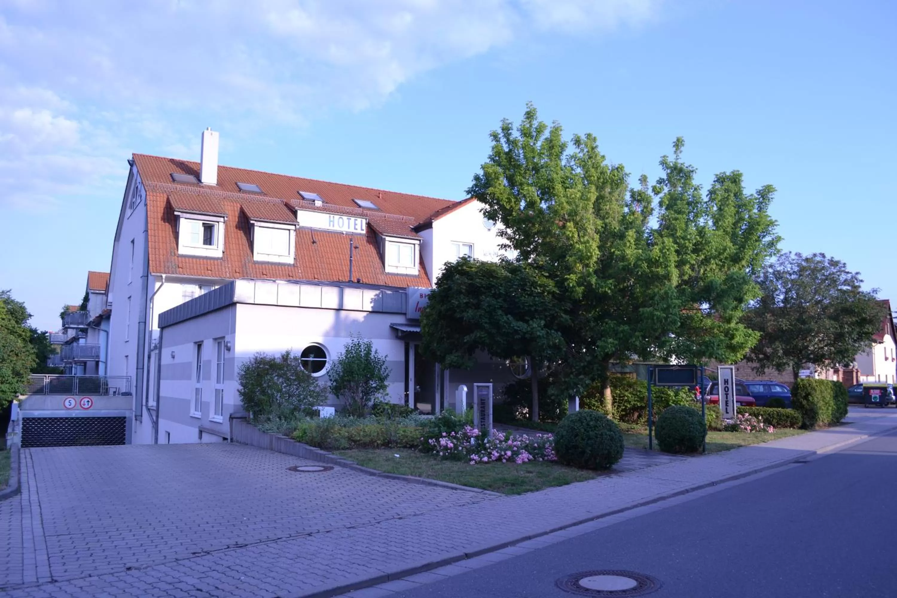 Property building in Check Inn Hotel Merseburg