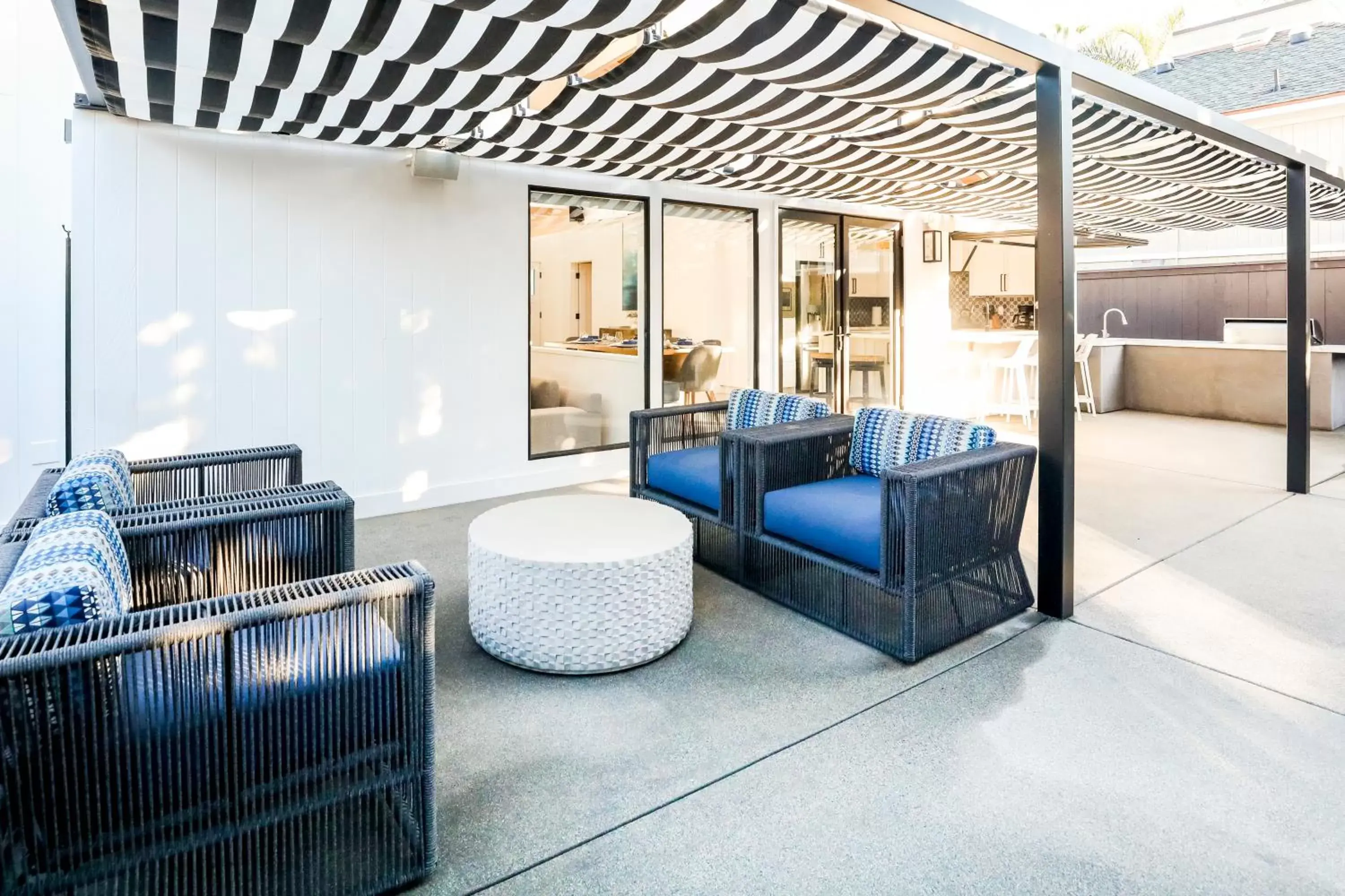 Balcony/Terrace, Seating Area in Del Mar Beach Hotel