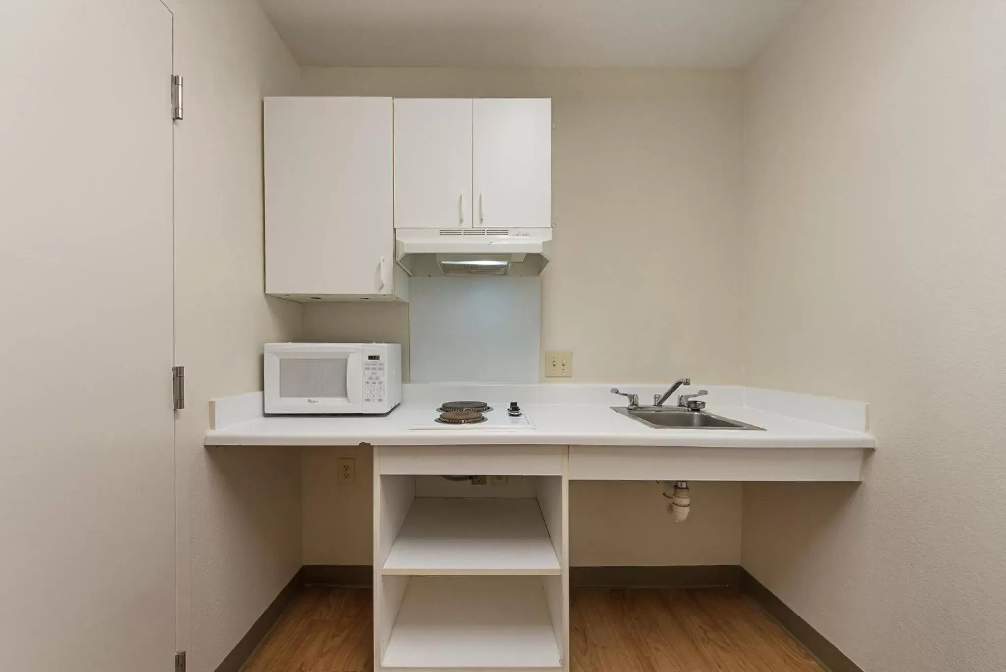 Kitchen or kitchenette, Kitchen/Kitchenette in HomeTowne Studios by Red Roof Dallas - Irving