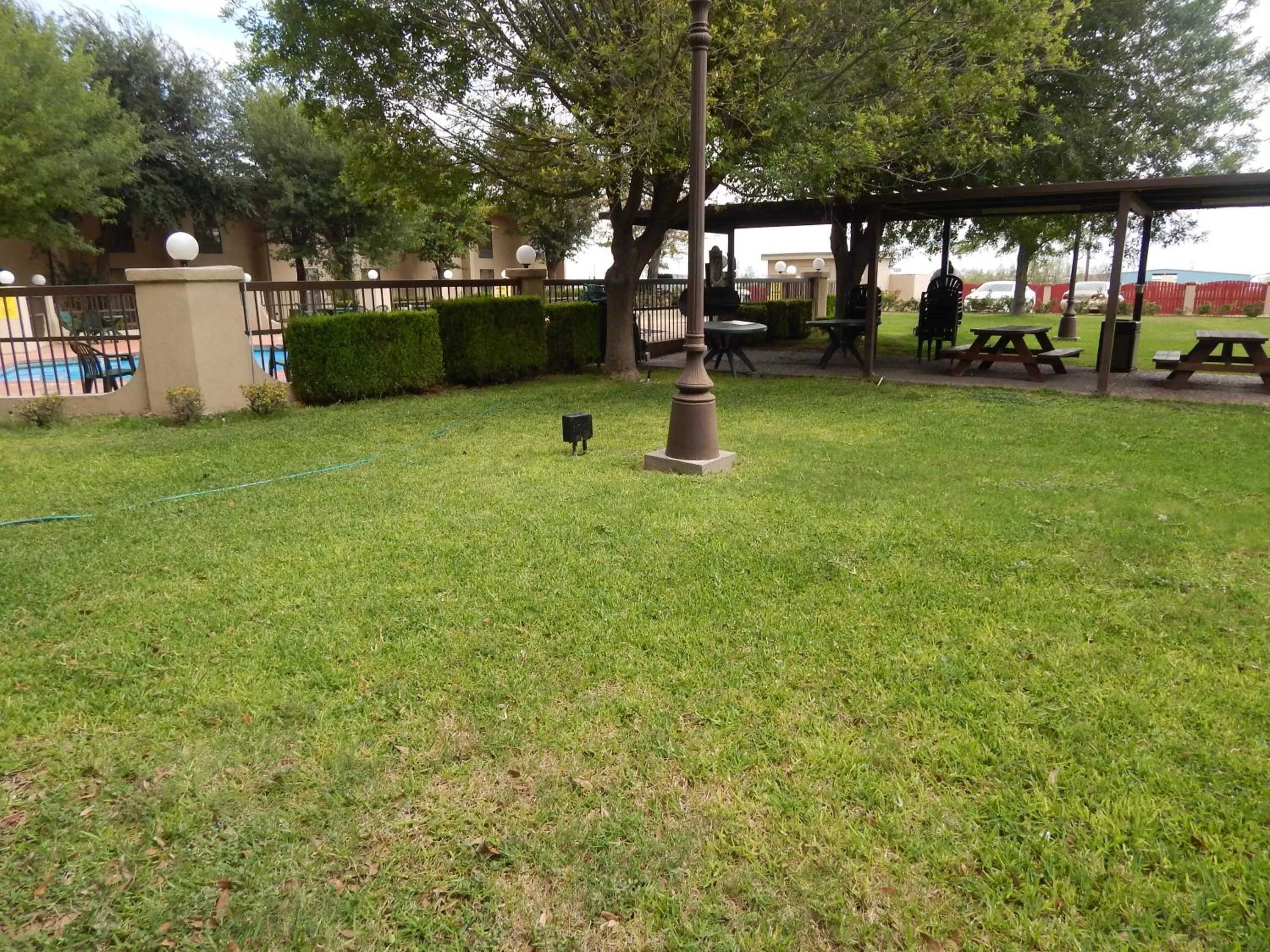 BBQ facilities in Super 8 by Wyndham Ft Stockton