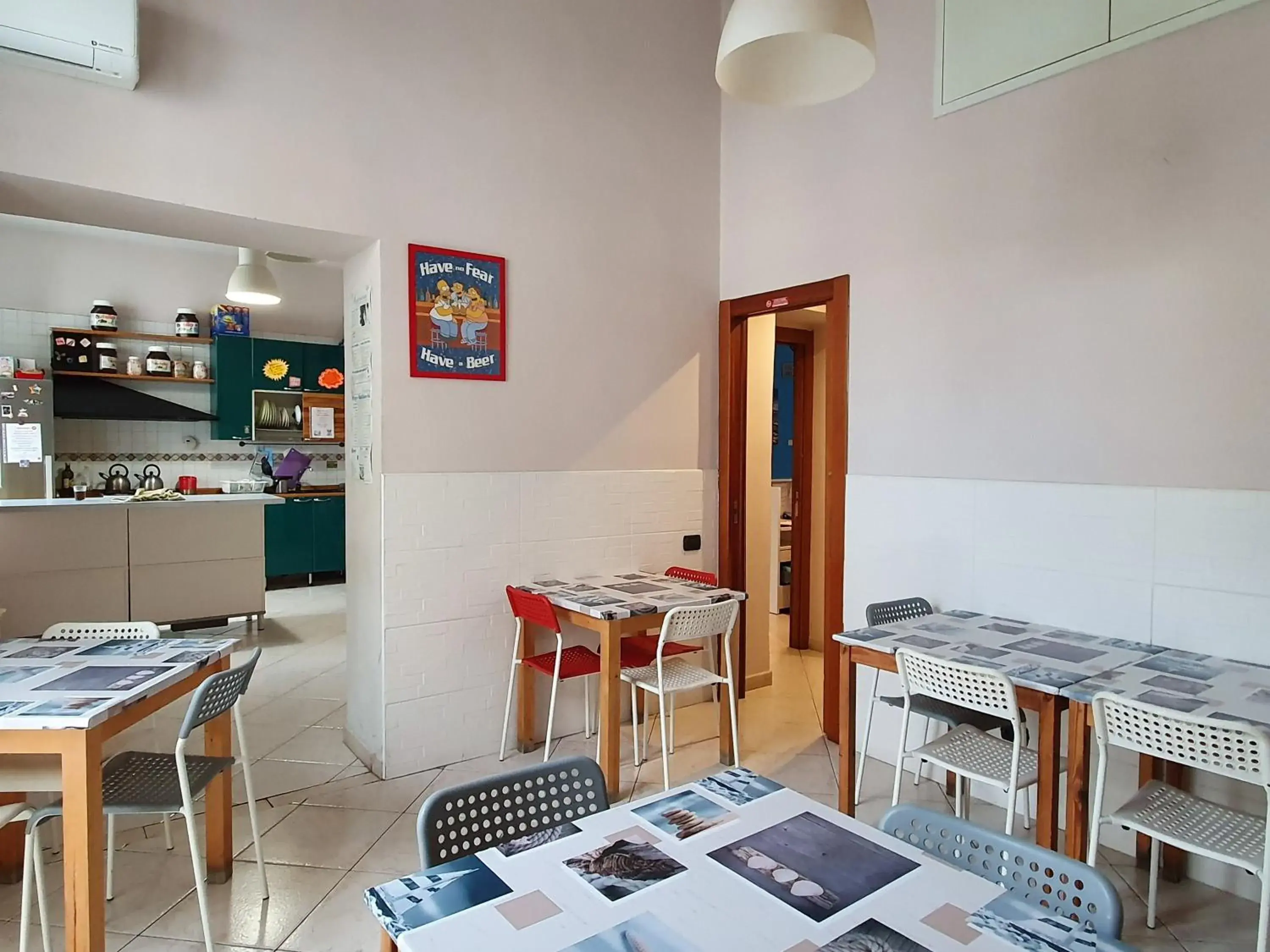 Communal kitchen, Kitchen/Kitchenette in Hostel Mancini Naples