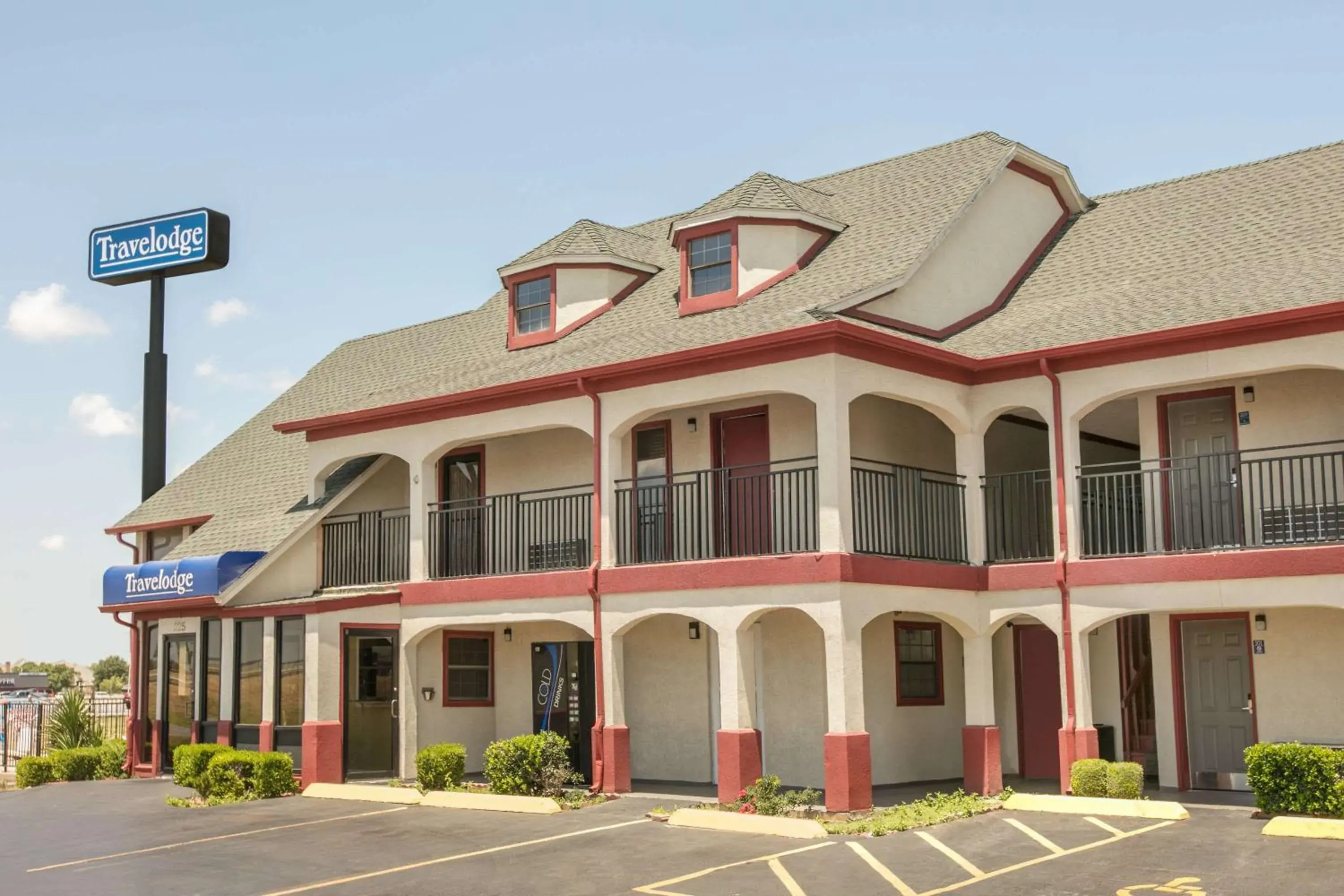 Property Building in Travelodge Inn & Suites by Wyndham Norman