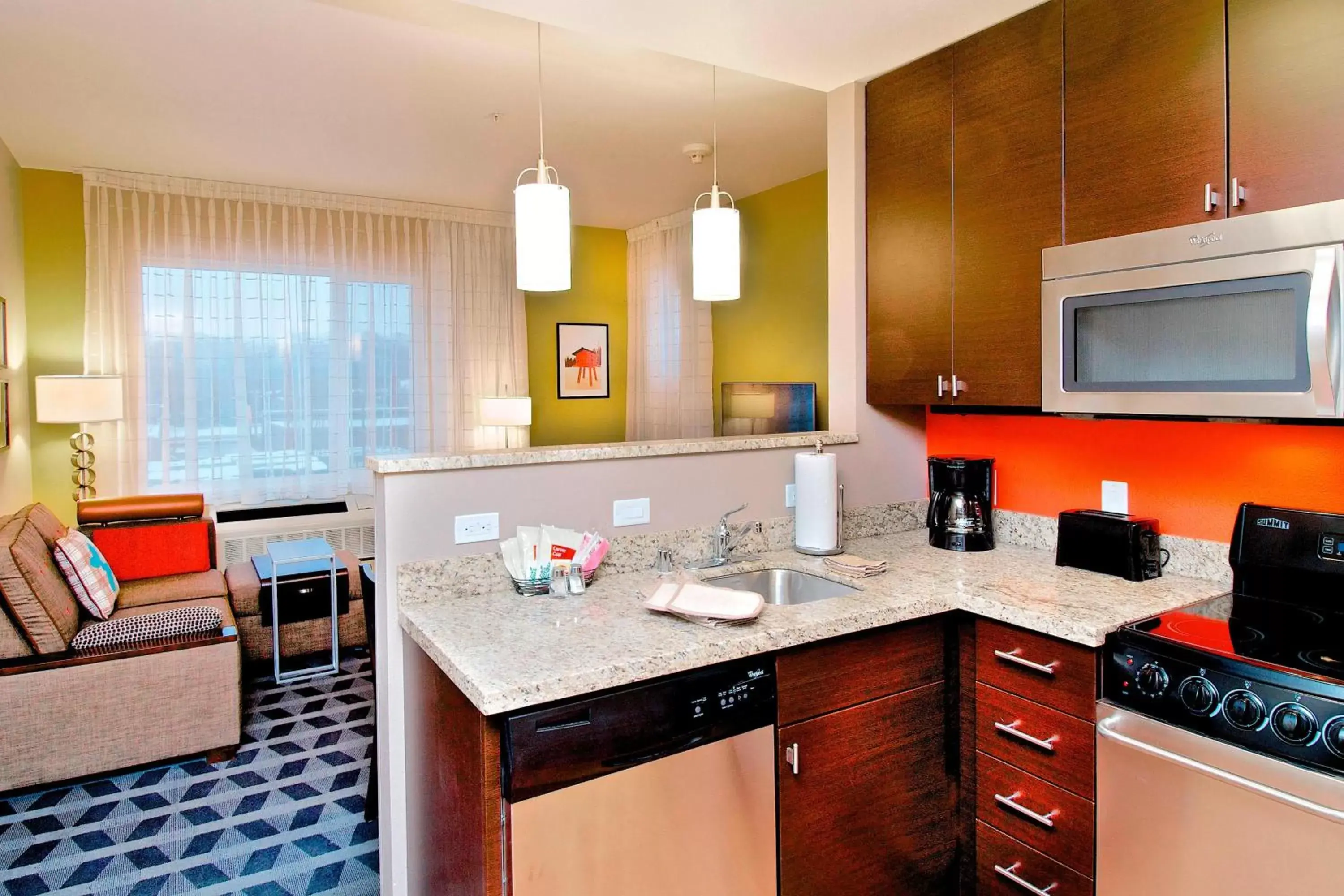 Kitchen or kitchenette, Kitchen/Kitchenette in TownePlace Suites by Marriott Anchorage Midtown