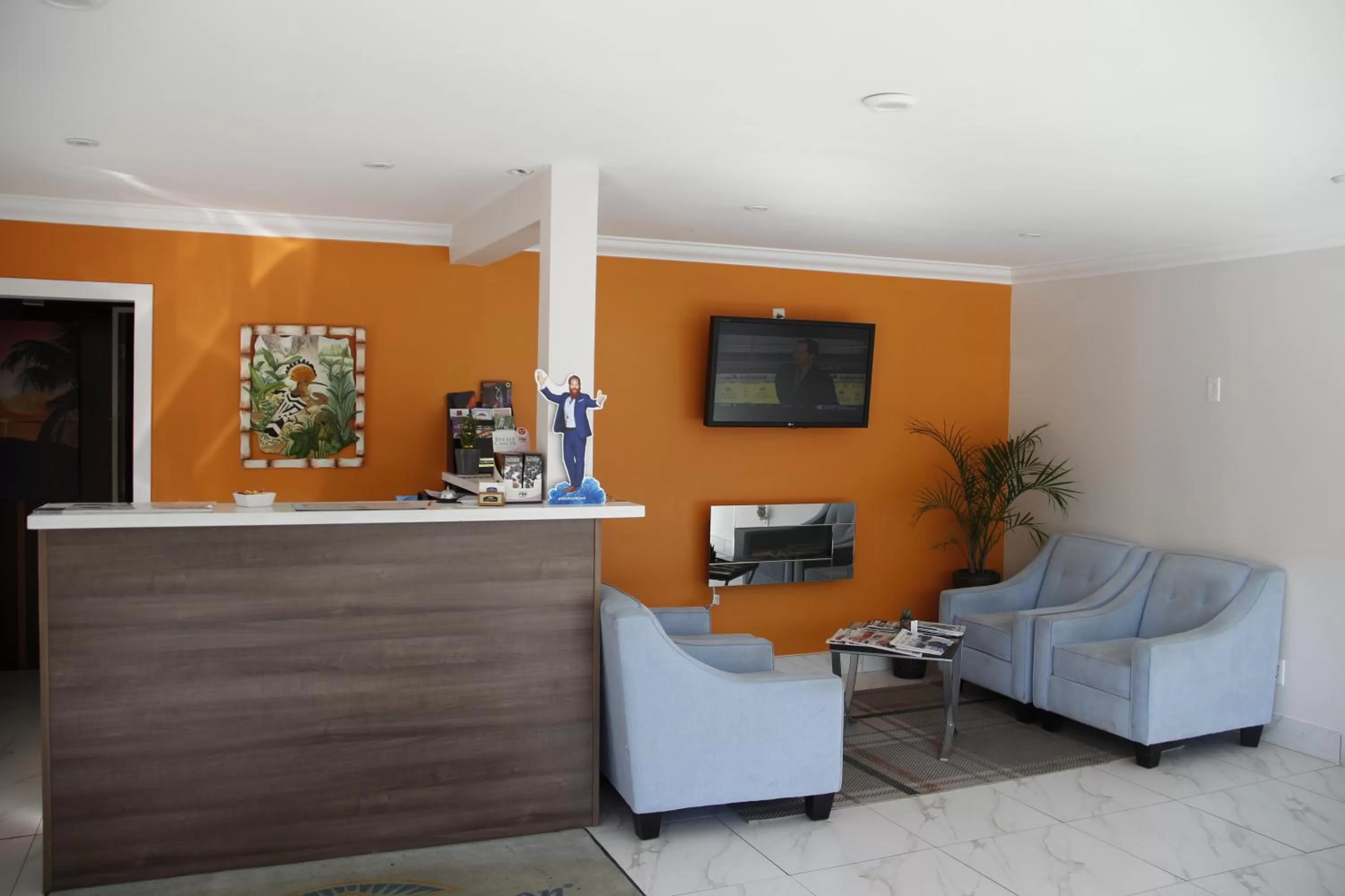 Lobby or reception in Howard Johnson by Wyndham Downtown Kamloops