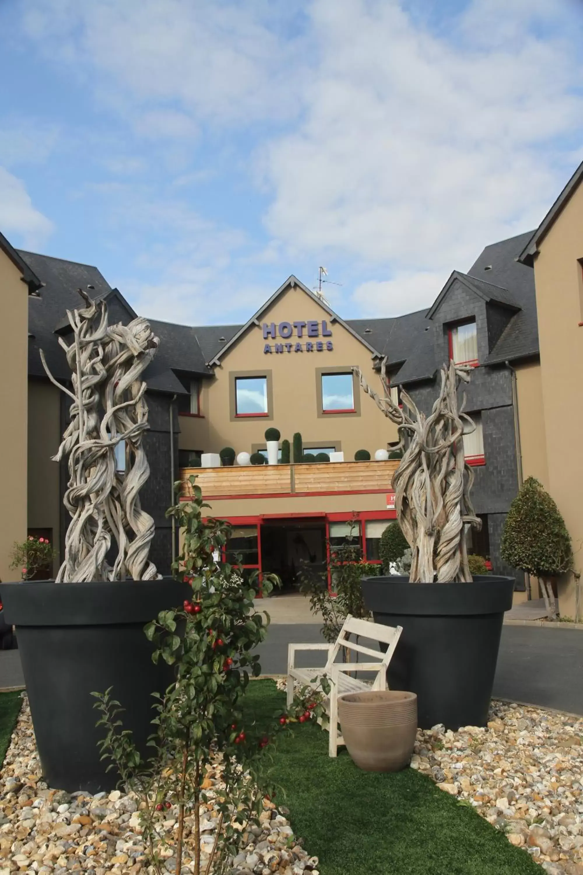 Facade/entrance, Property Building in Hôtel Antares & Spa