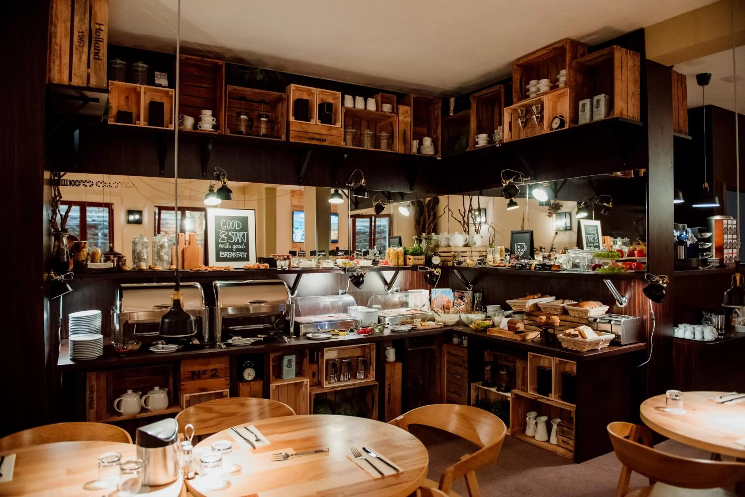 Restaurant/places to eat in BOUTIQUE HOTEL11 with rooftop SPA