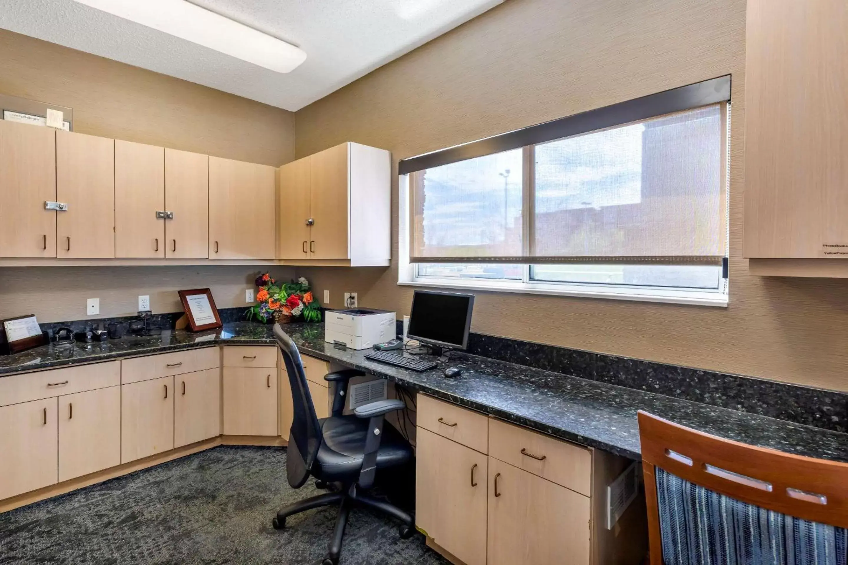 On site, Kitchen/Kitchenette in Comfort Suites Denver Tech Center/Englewood