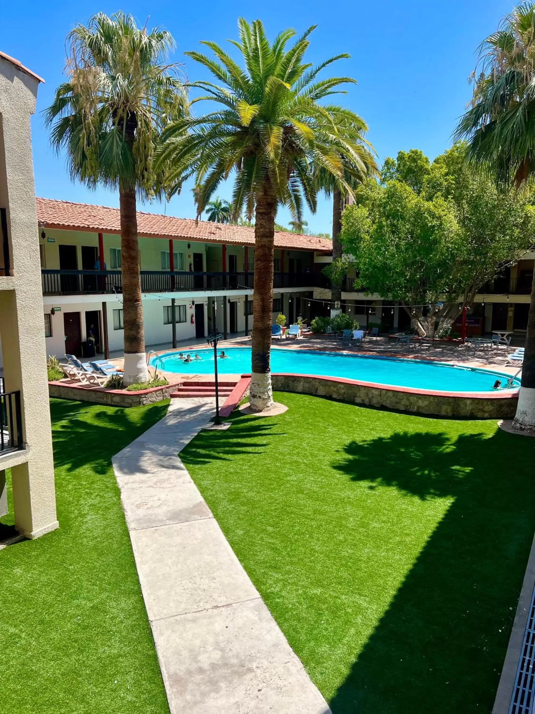 Swimming Pool in Hotel Bugambilia