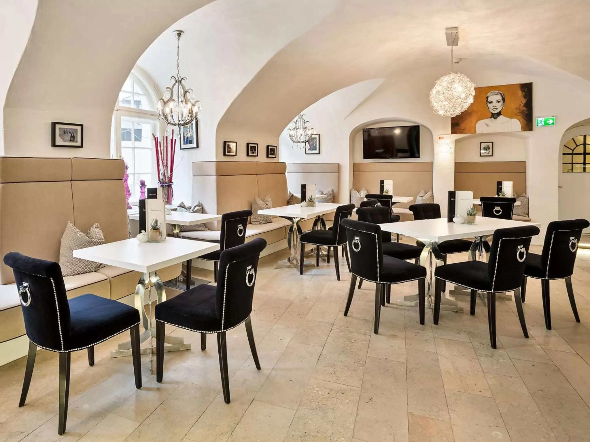 Restaurant/places to eat in Radisson Blu Hotel Altstadt