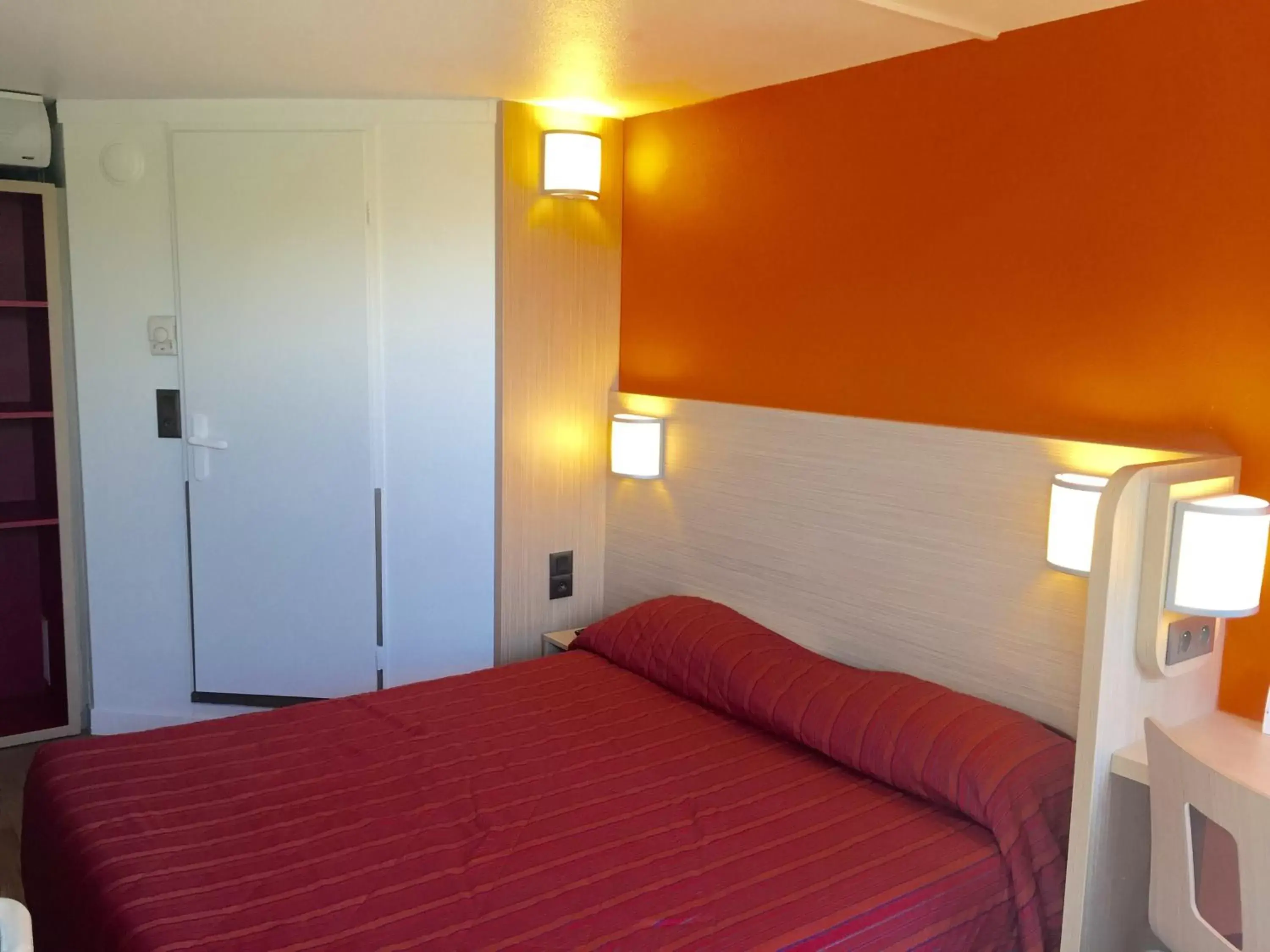 Photo of the whole room, Bed in Premiere Classe Montpellier Ouest - St Jean De Vedas