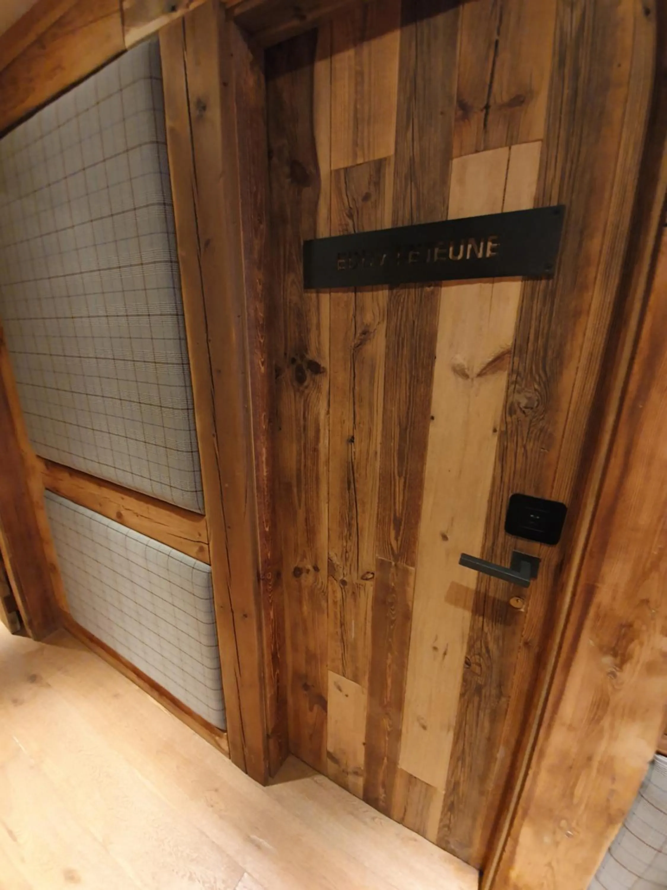 Text overlay in Hotel Boutique Puig Francó