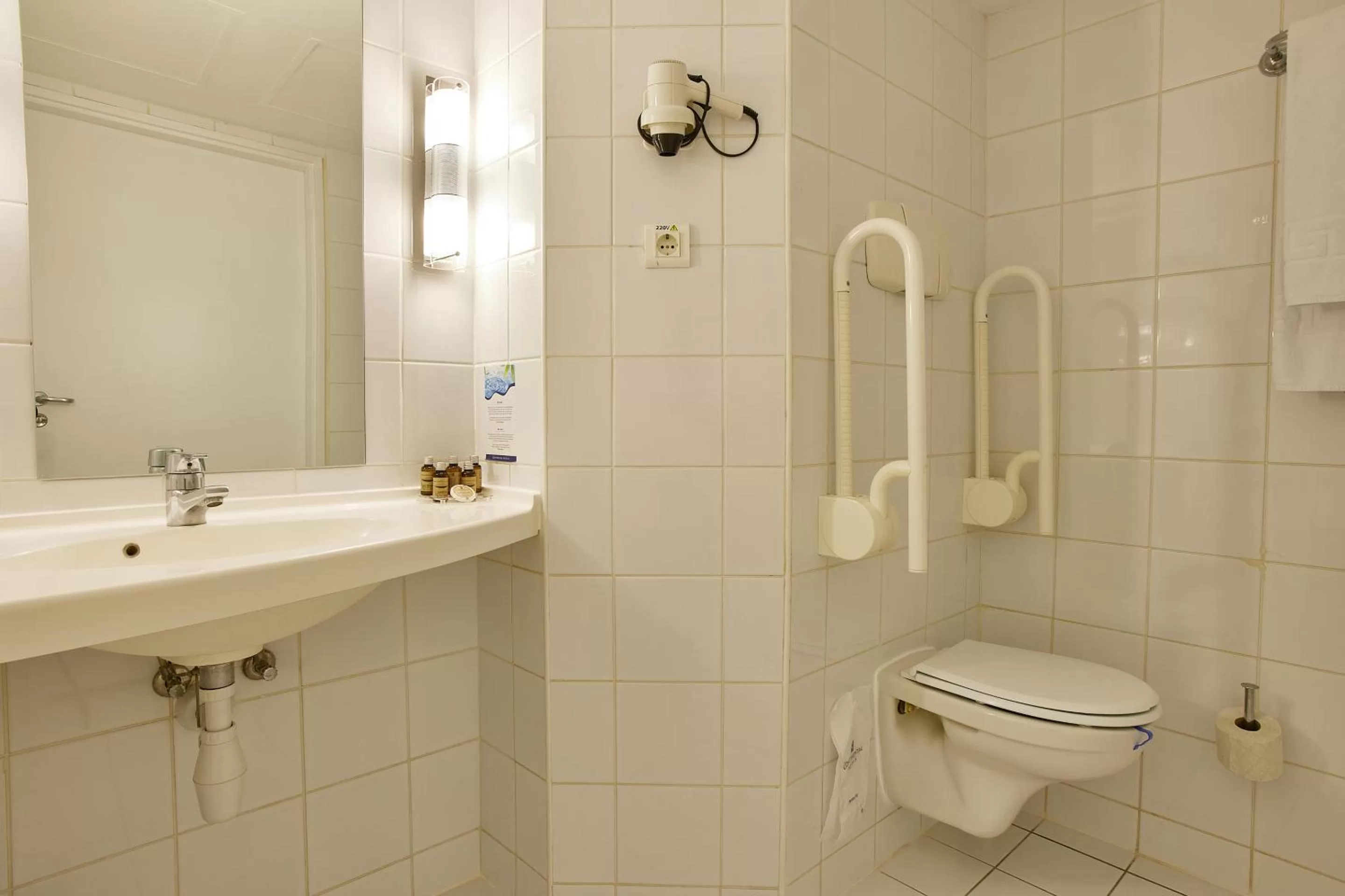 Bathroom in MyContinental Bucuresti Gara de Nord