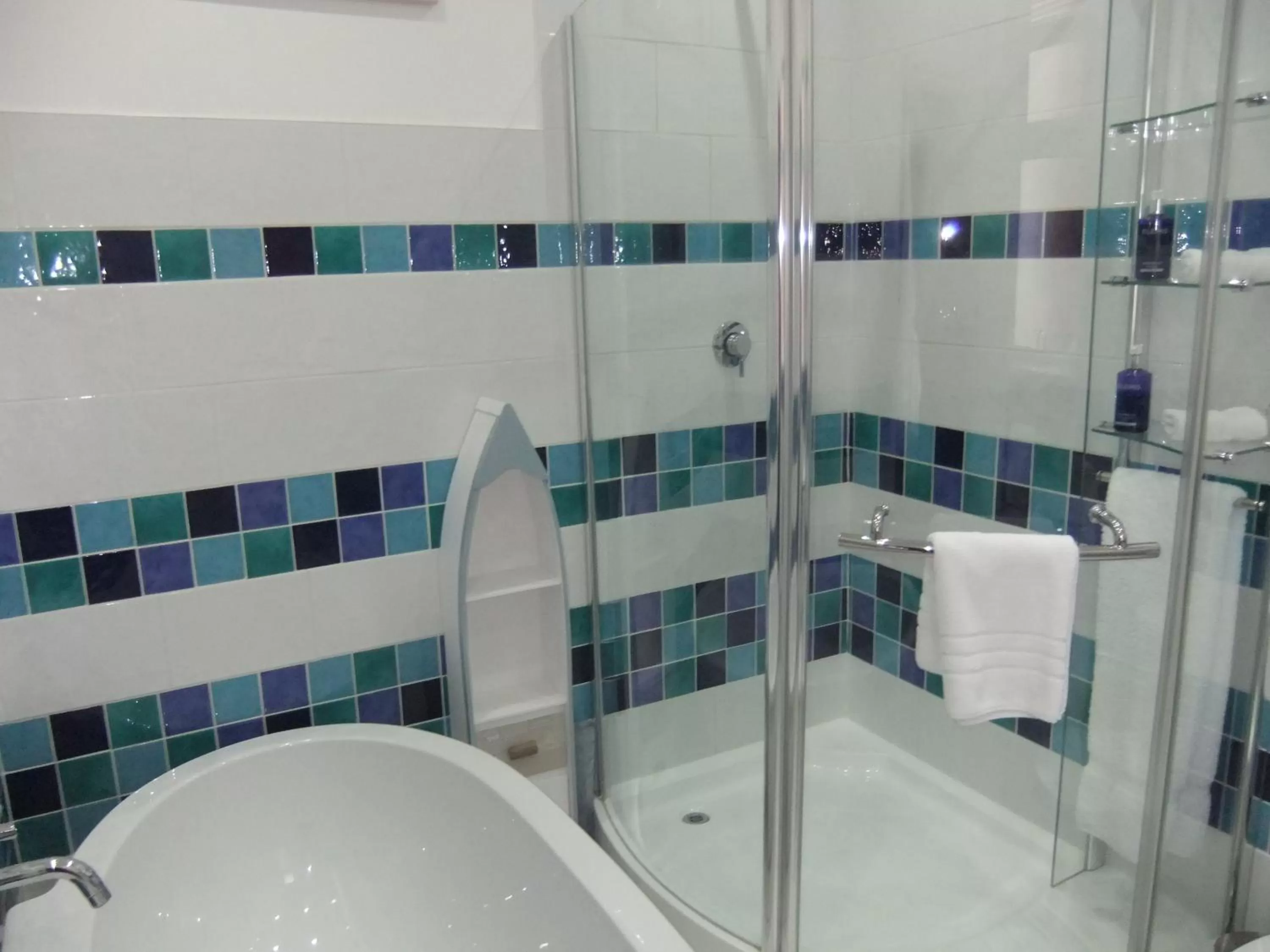 Summer, Bathroom in FourRooms - Couples Only