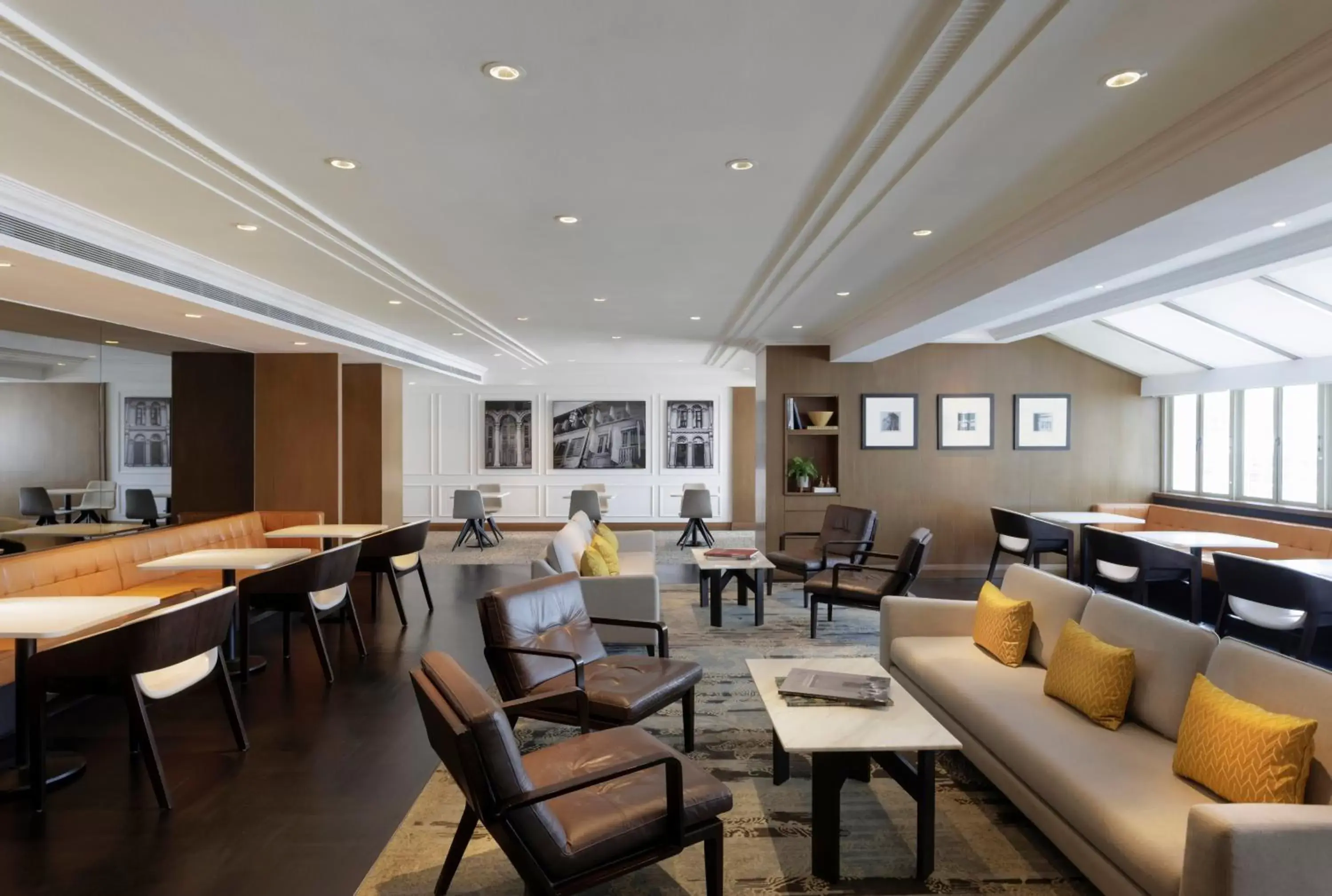 Lounge or bar, Lounge/Bar in voco Orchard Singapore, an IHG Hotel